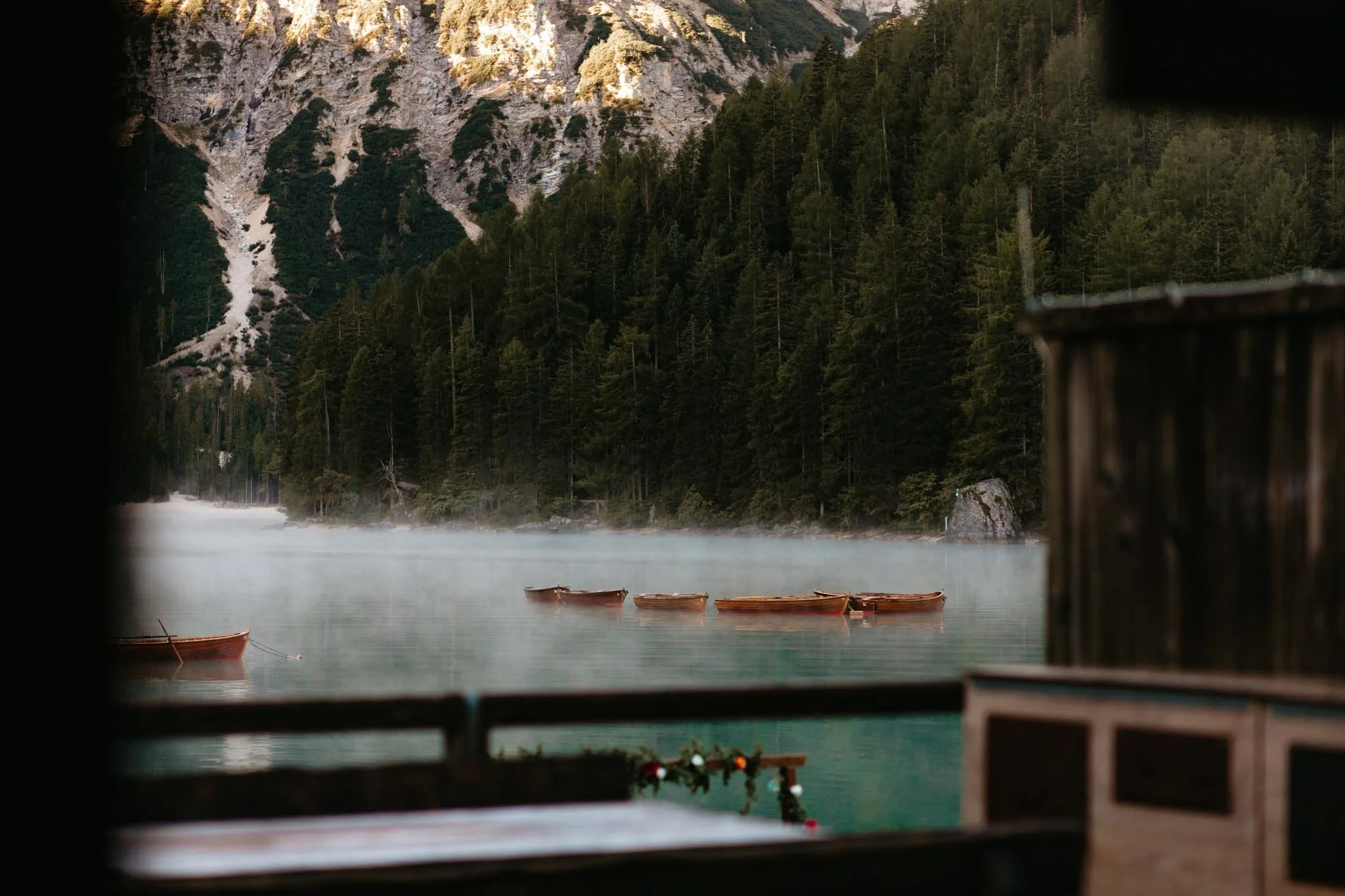 elopement-at-lago-di-braies-boathouse-in-the-dolomites-nicole-daacke-photography-442.jpg