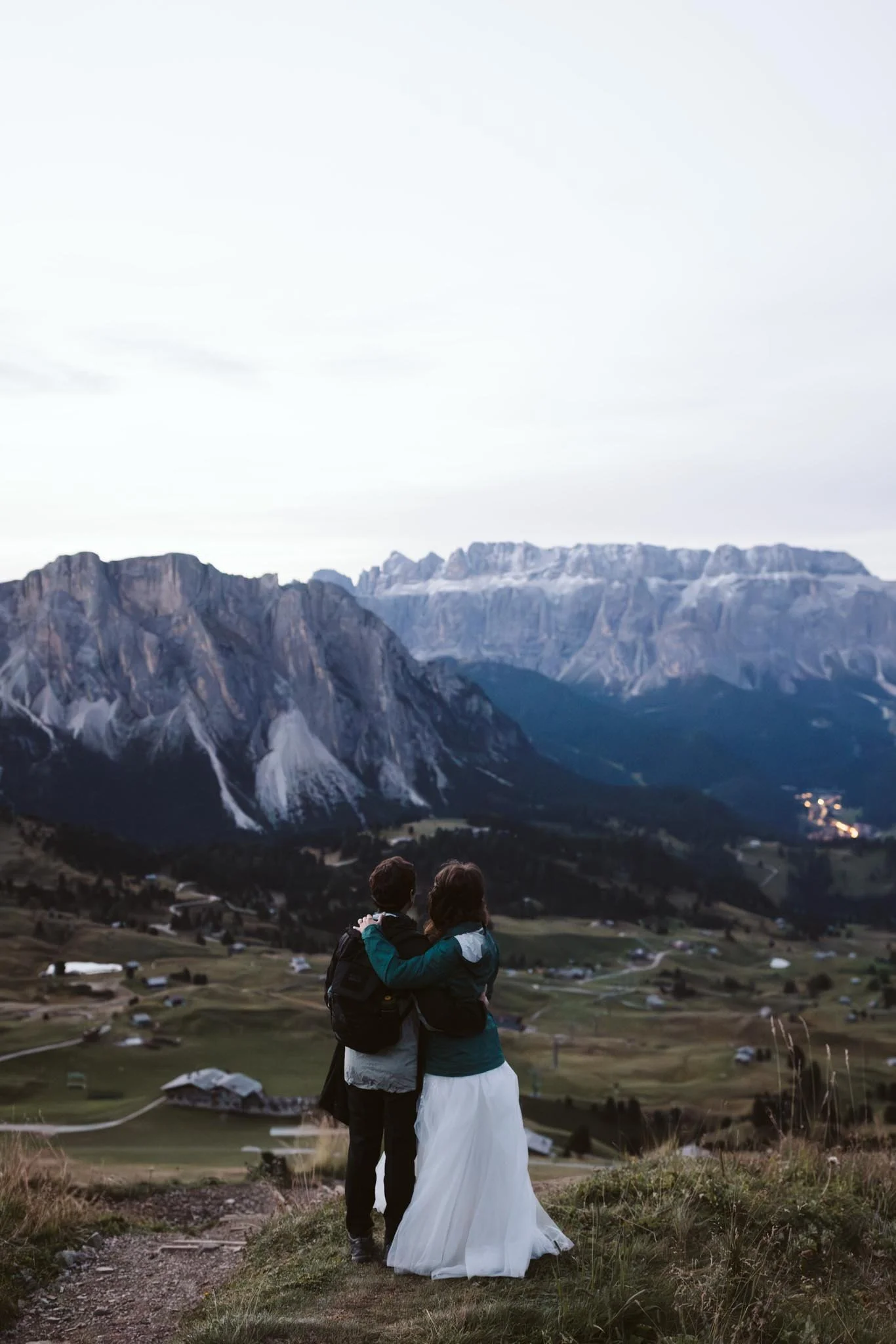 sunrise-hiking-elopement-in-the-dolomites-seceda-italy-alpe-di-suisi-mountain-biking-nicole-daacke-photography-549.jpg