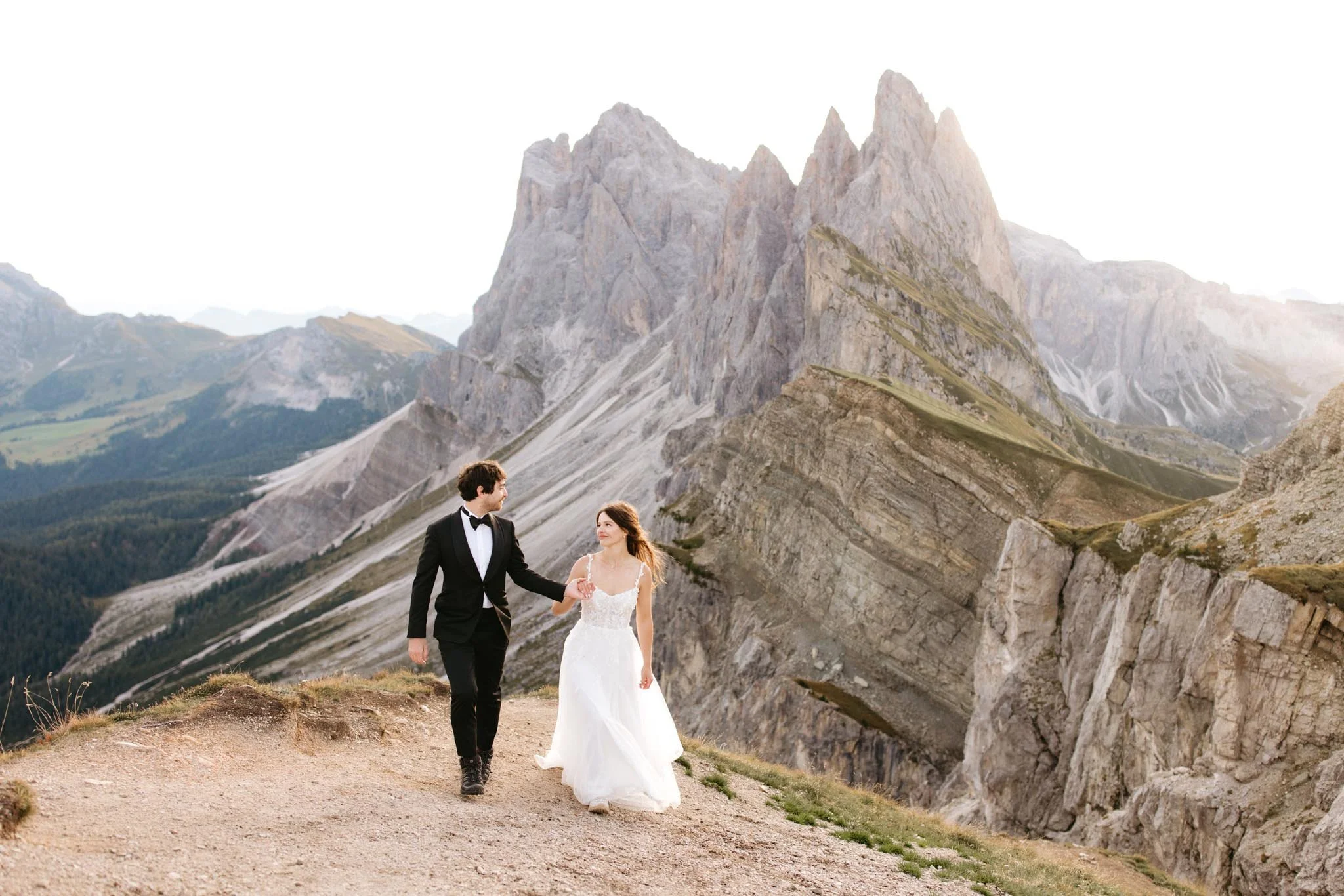 sunrise-hiking-elopement-in-the-dolomites-seceda-italy-alpe-di-suisi-mountain-biking-nicole-daacke-photography-779.jpg