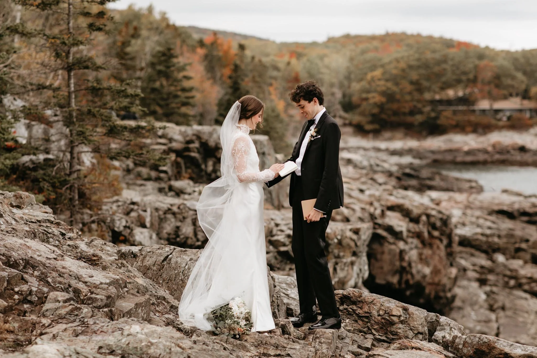 bar-harbor-elopement-with-guests-nicole-daacke-photography-488.jpg