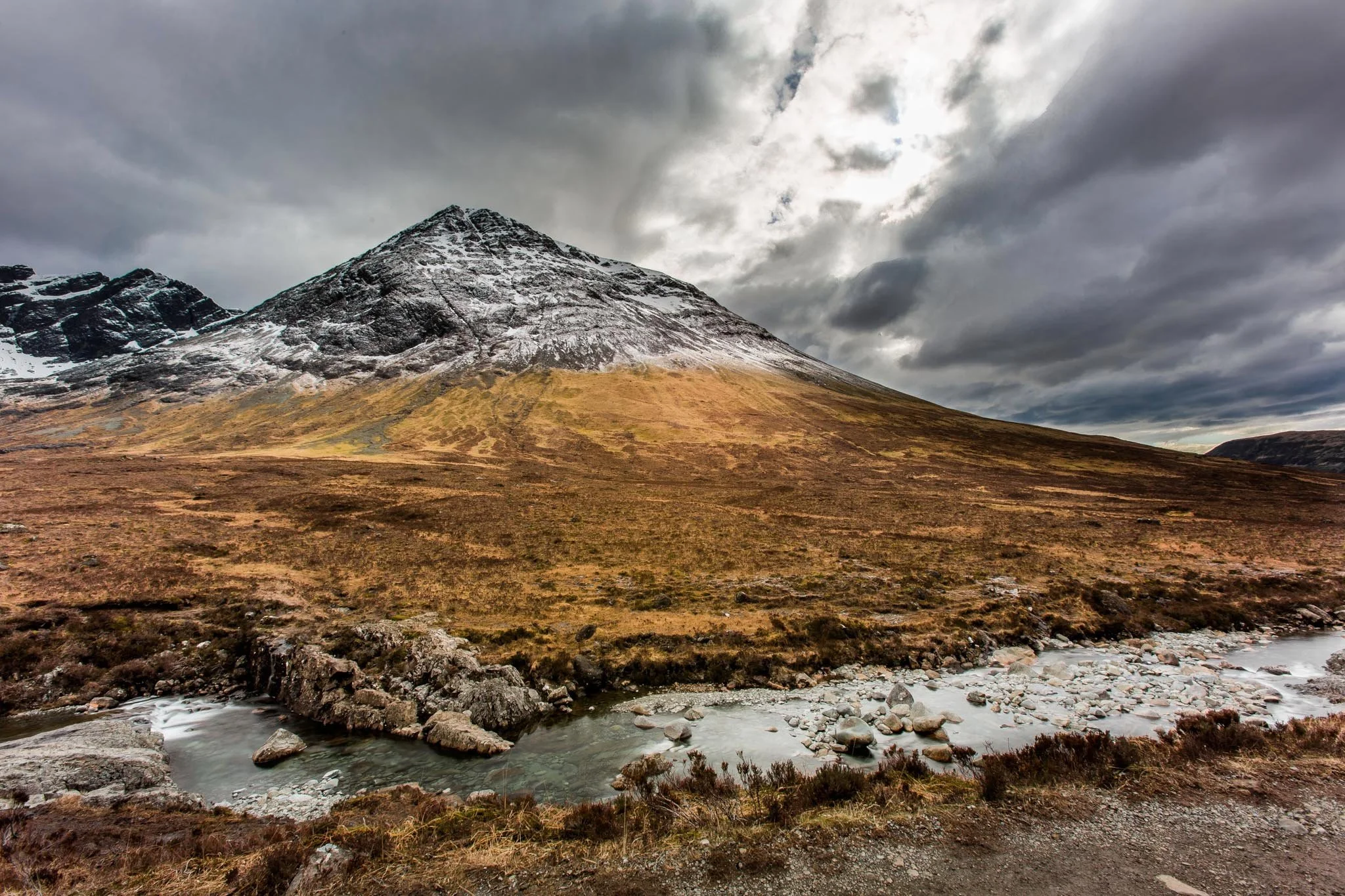 best-scotland-elopement-locations-nicole-daacke-photography-2-3.jpg