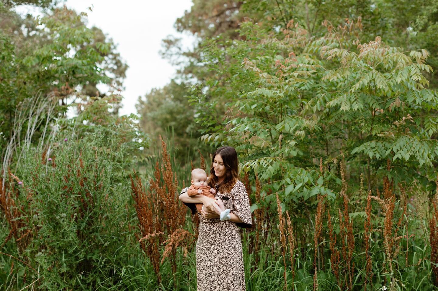 There&rsquo;s something so sweet about documenting life as it moves and changes with the same humans. 

Momma and baby 🌞 such a love to photograph.