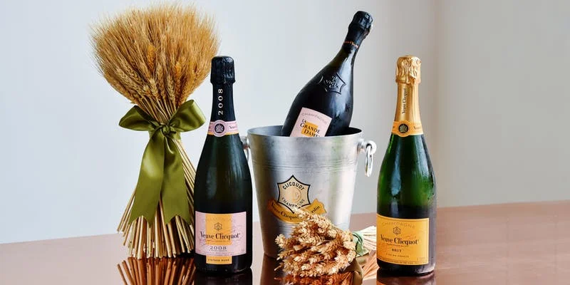 Holiday Bubbles Boutique and Tasting