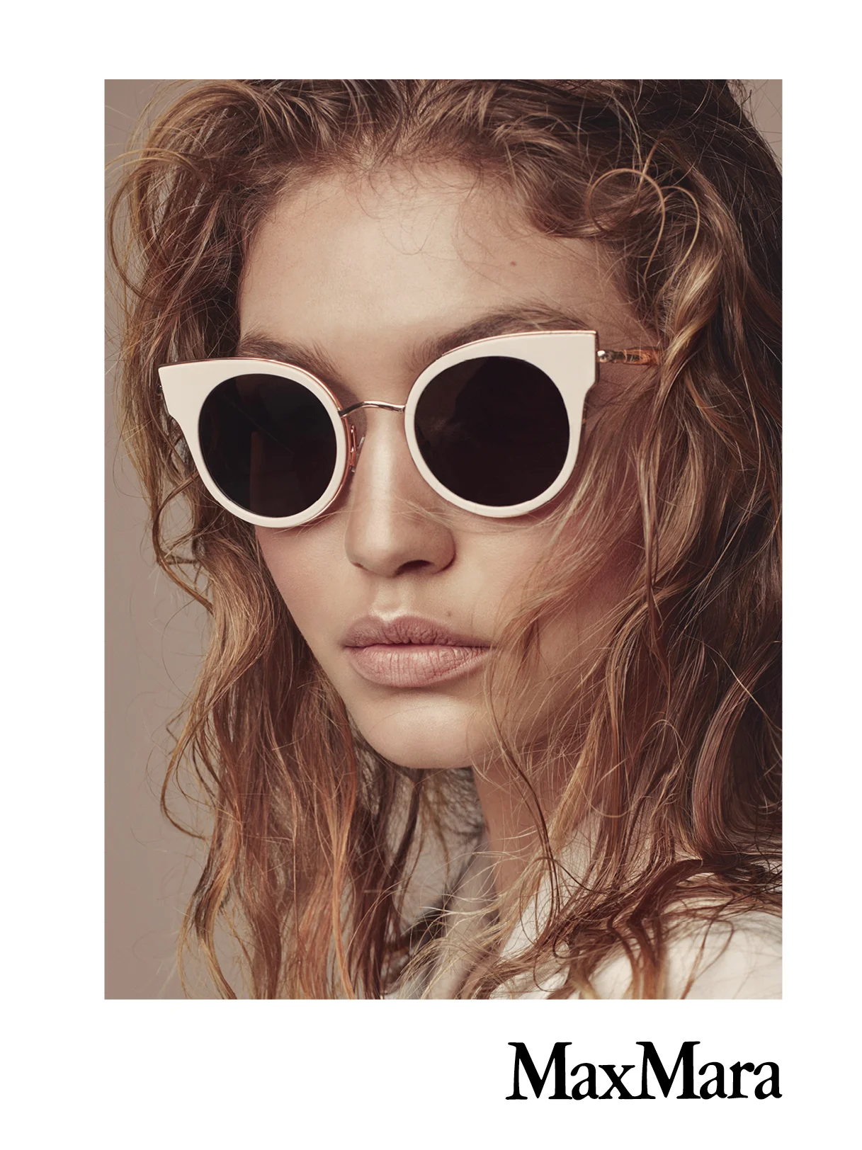 #maxmara #fw16 #stevenmeisel #carineroitfeld #gigihadid #accessories #campaign #jimkaemmerling #patmcgrath #guidopalau