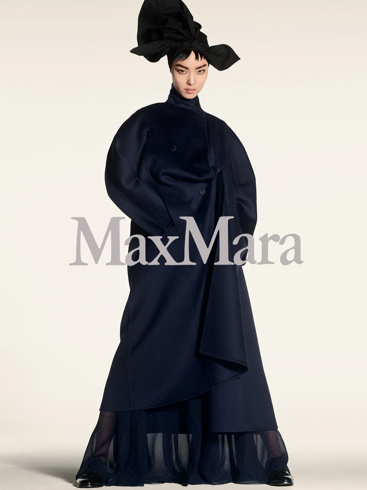 #maxmara #prefall18 #stevenmeisel #carineroitfeld #feifei #fashion #campaign #jimkaemmerling #patmcgrath #guidopalau