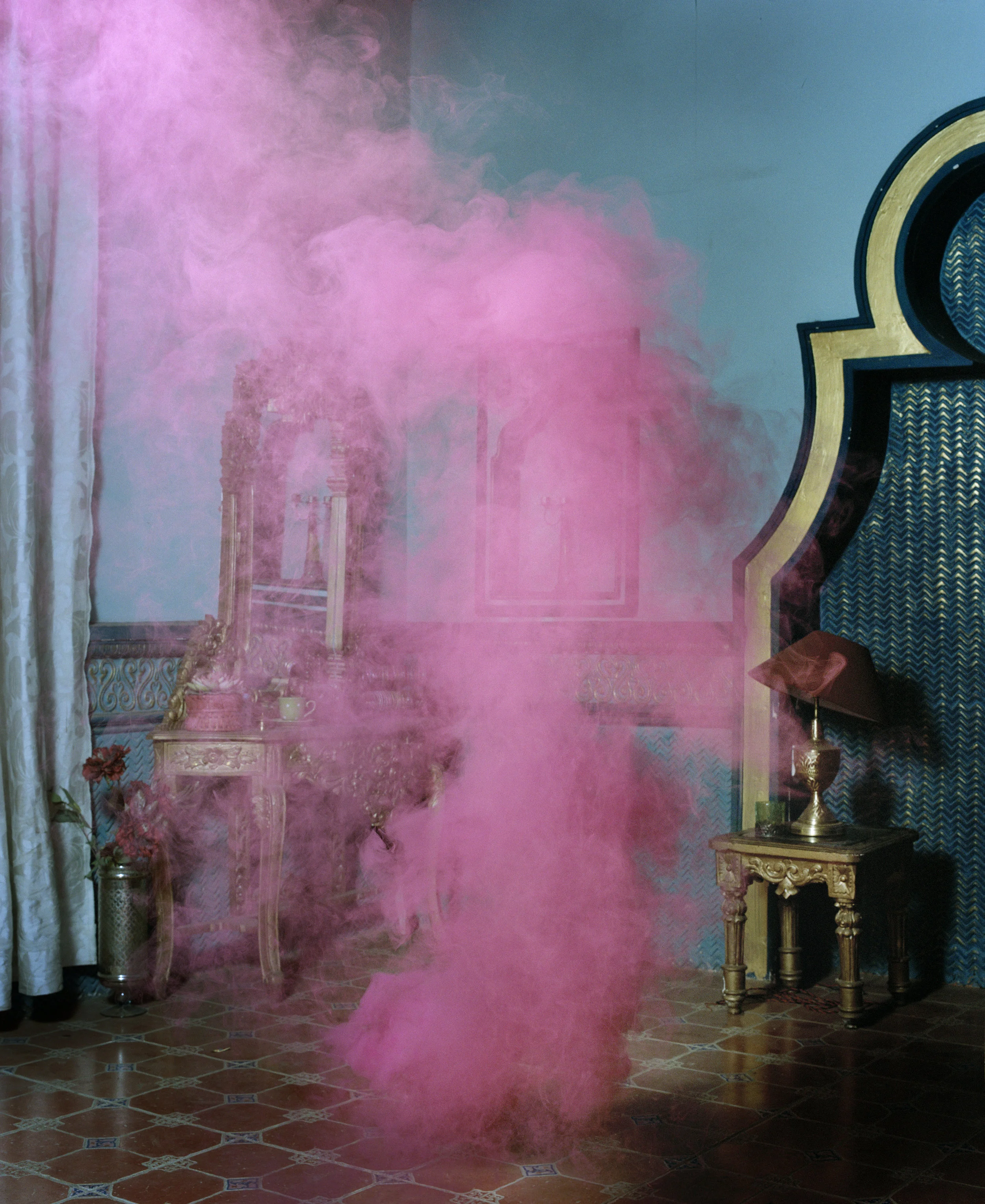 Max Pinckers, Supplementing the Pause with a Distraction, aus der Serie The Fourth Wall, 2012 © 2012 Max Pinckers