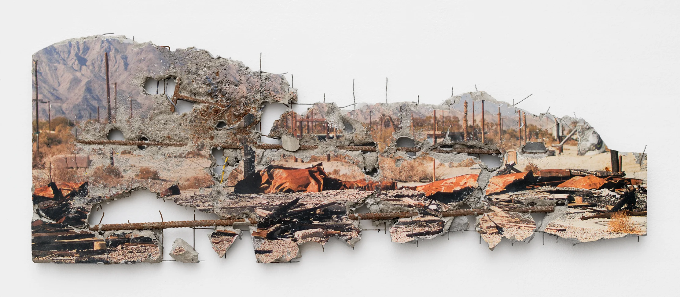 Sub City 2019, impression photographique sur acier à cadre de ciment, 38 × 100 cm, pièce unique | © Florian Pugnaire & David Raffini / Courtesy Ceysson & Bénétière