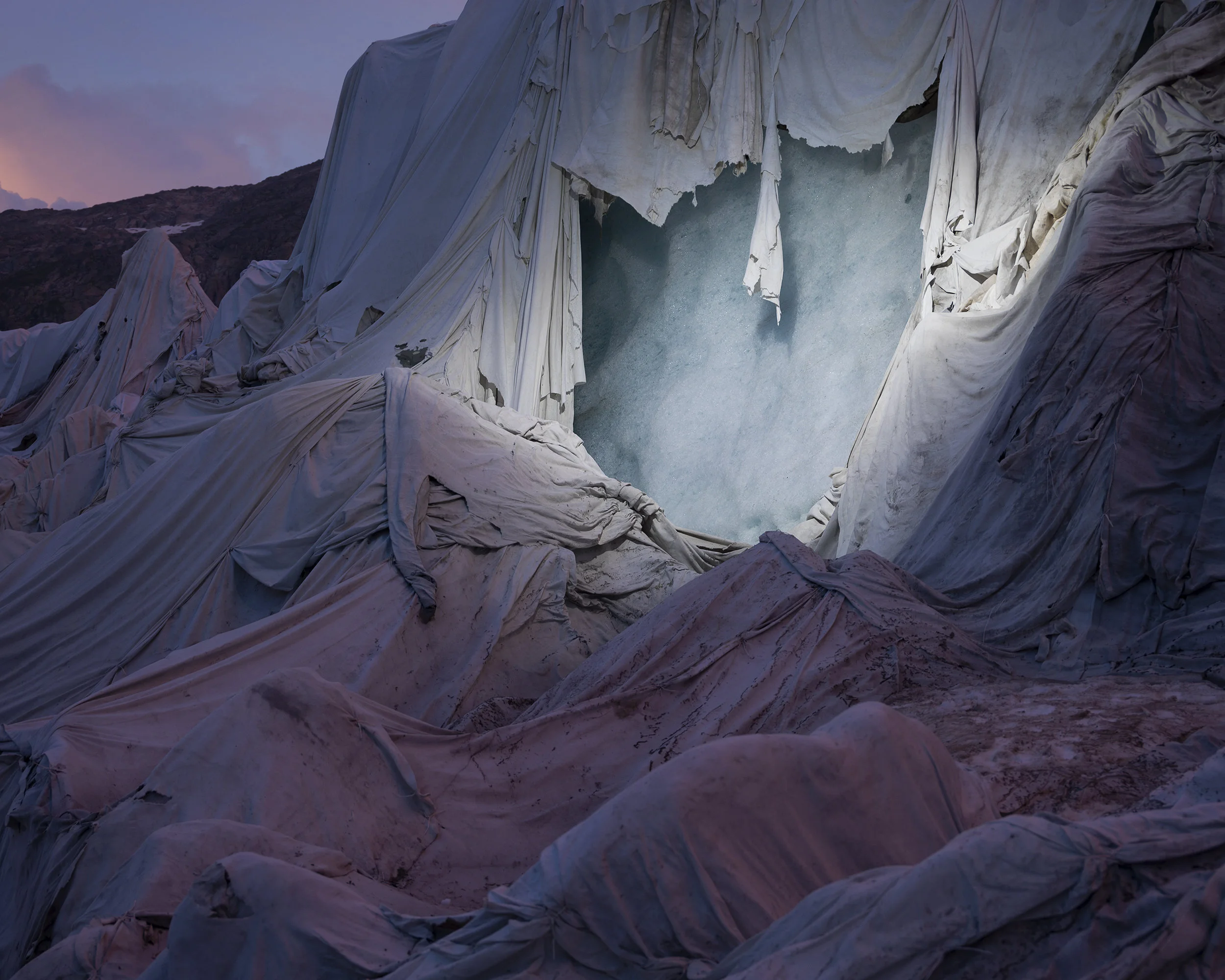 Shroud, Glacier du Rhône, Suisse, 2018 © Norfolk + Thymann/Project Pressure