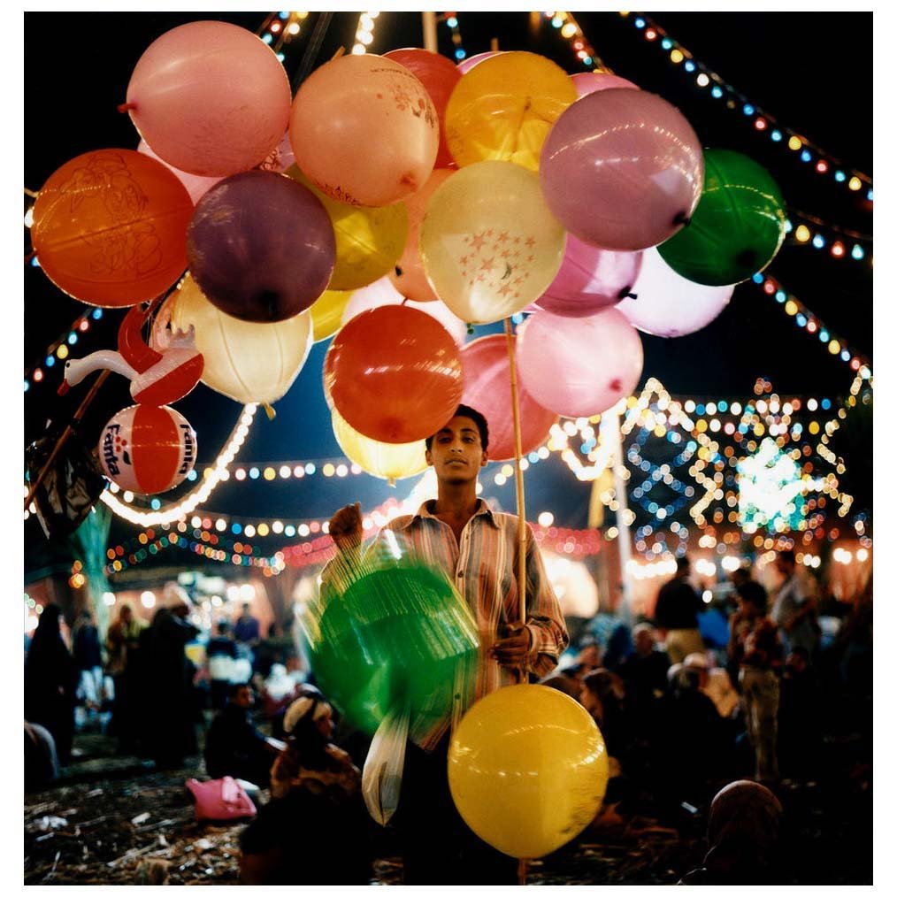 Le Garçon aux Ballons &agrave; Tanta, 2002 &copy; Denis Dailleux

Die &Auml;gypten-Portr&auml;ts des vielfach ausgezeichneten franz&ouml;sischen Fotografen Denis Dailleux zeichnen sich durch eine einzigartige Hingabe und Empathie aus. Dailleux n&aum