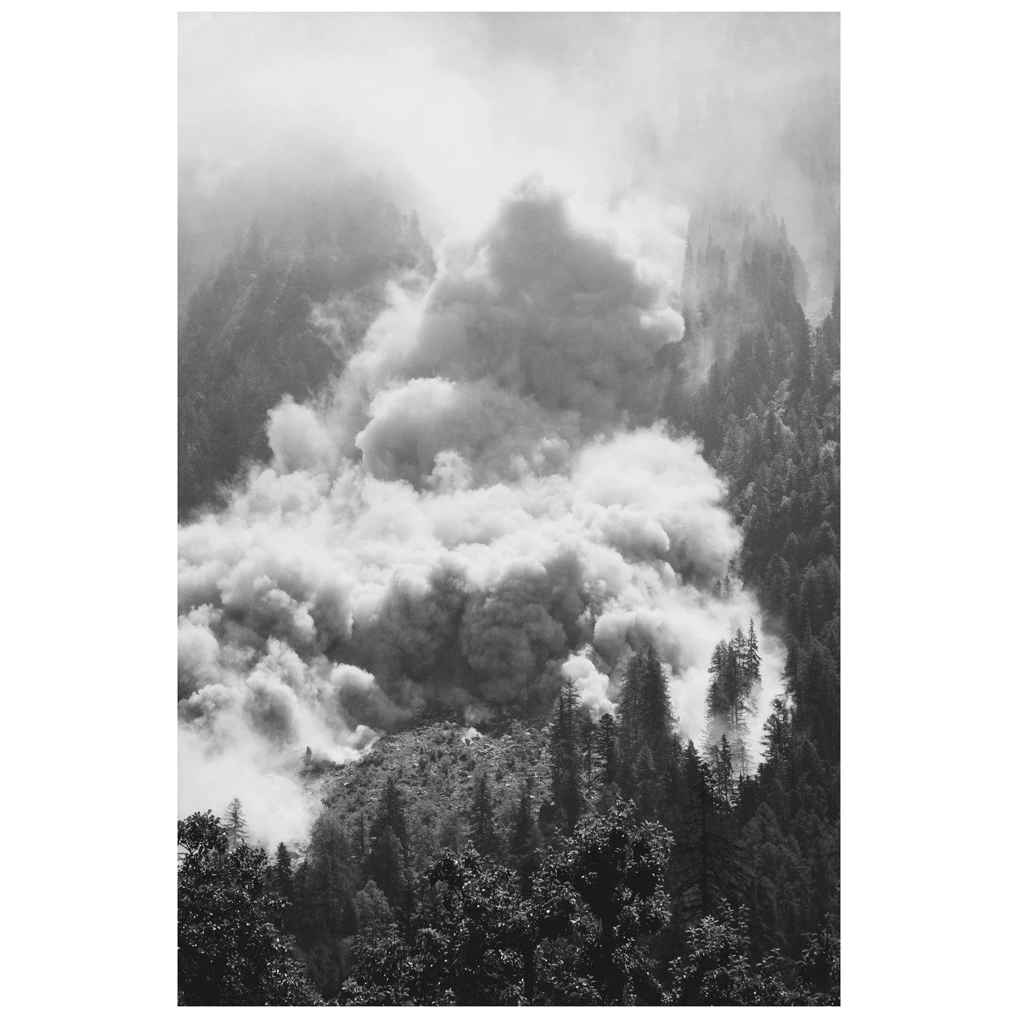 Bergsturz bei Vicosoprano, 1990 &copy; 2025 Stiftung Ernst Scheidegger-Archiv, Z&uuml;rich

Ernst Scheidegger, der ber&uuml;hmte Fotograf, bleibt in den Erinnerungen der Bergellerinnen und Bergeller als faszinierende Pers&ouml;nlichkeit lebendig, wei