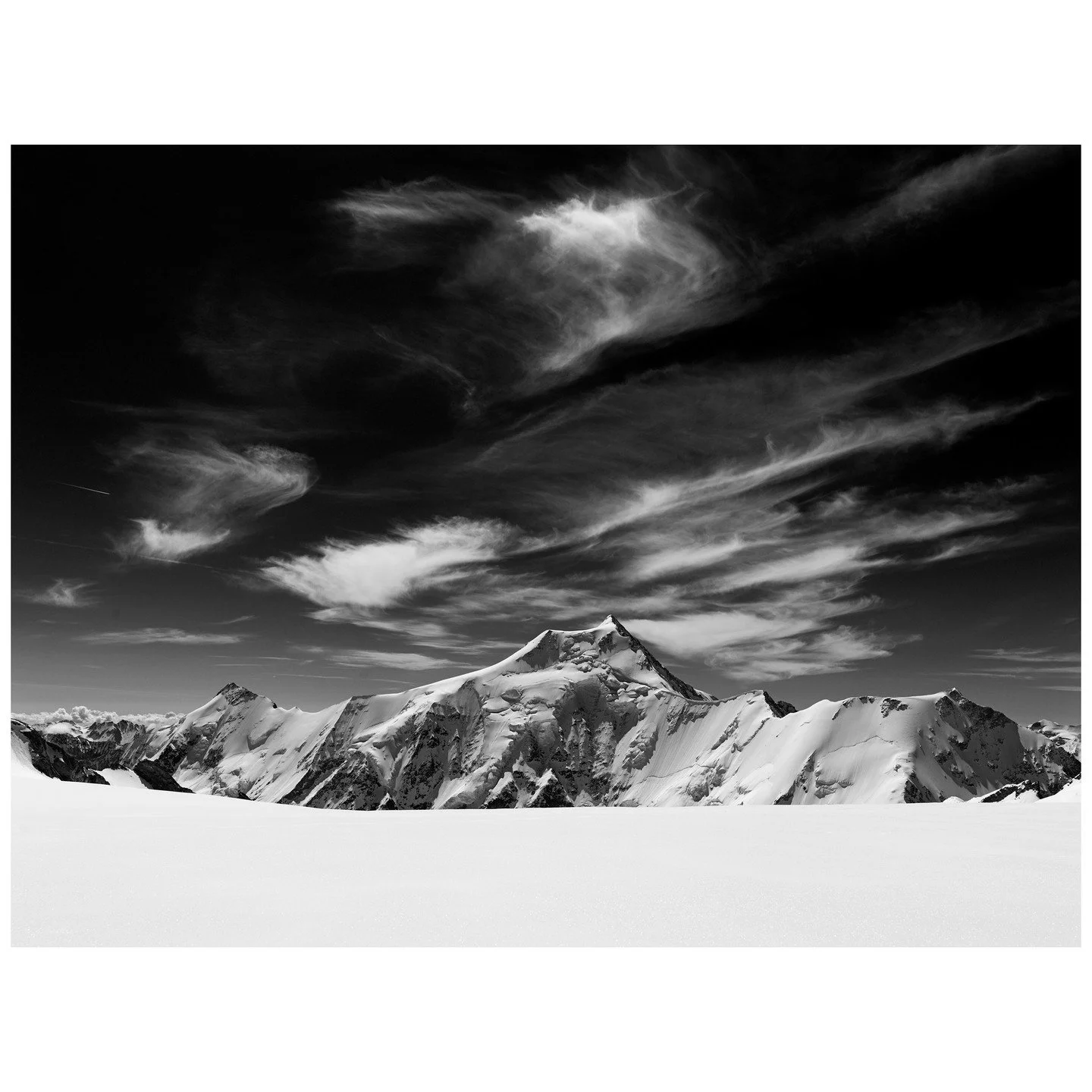 Aletschhorn, Schweiz &copy; Robert B&ouml;sch

Das Meer ist schief&hellip;

&hellip;oder Bilder, die ich gesehen habe &ndash; der neue Bildband von Robert B&ouml;sch. Ein Werk, das sich der klassischen Dokumentation entzieht.

Die Kunst des Weglassen