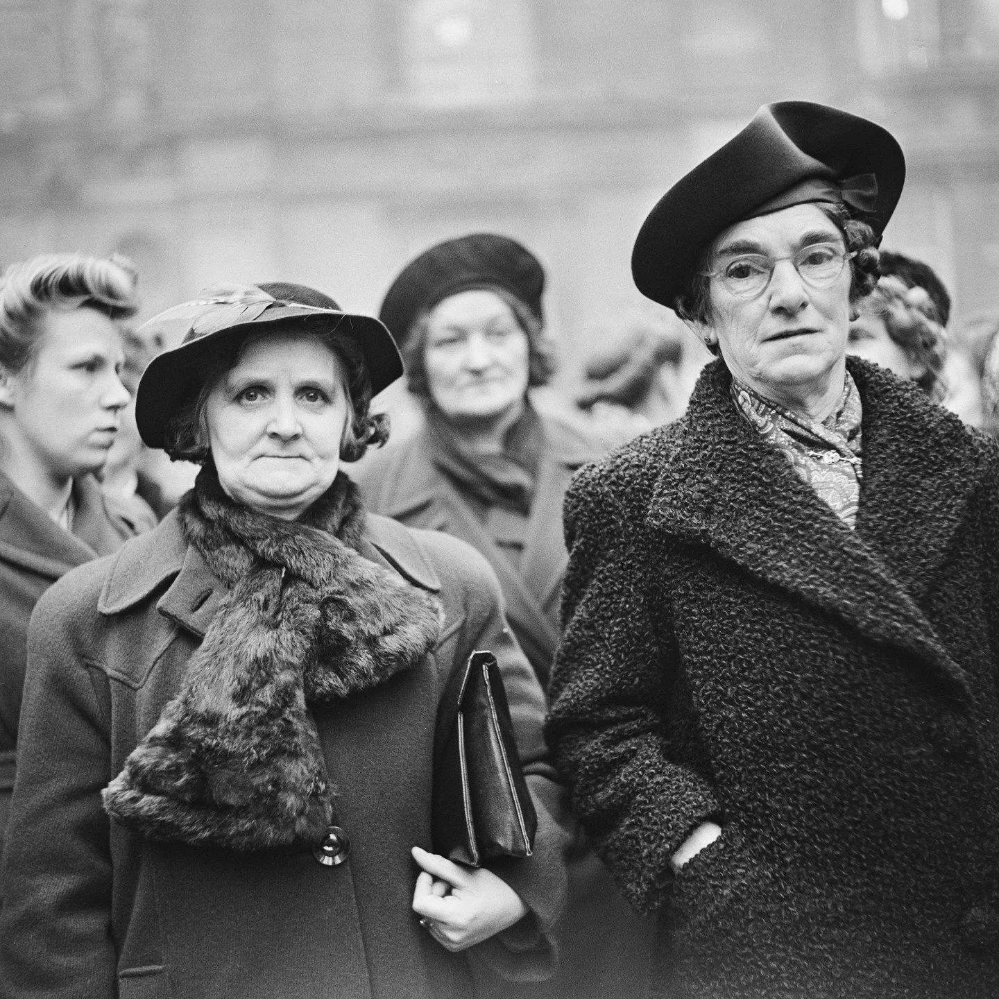 Edith Tudor-Hart, "Frauenrechtsbewegung", 1945 &copy; Estate of W. Suschitzky, courtesy Fotohof

Die Sachlichkeit der Empathie

Es gibt k&uuml;nstlerische Stimmen, die erst aus der Distanz der Jahrzehnte ihre volle Resonanz entfalten. Edith