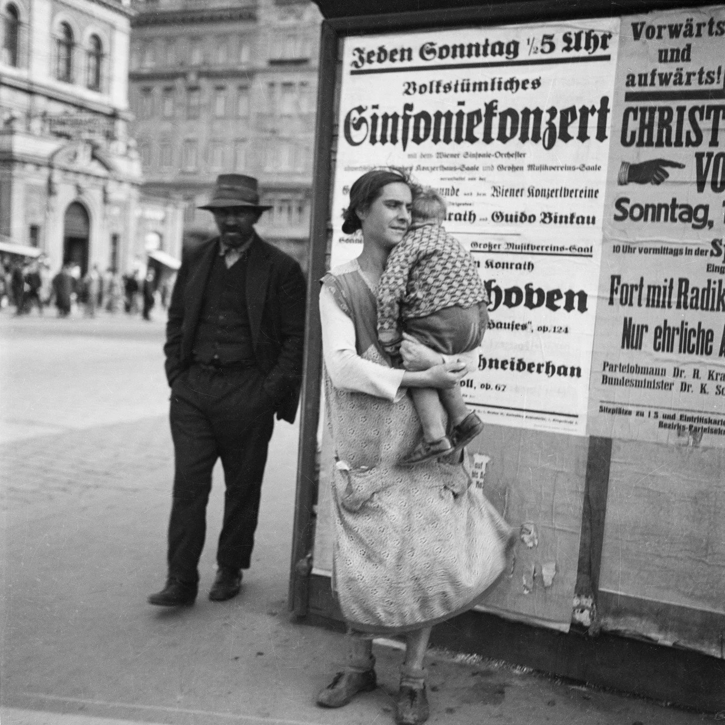 Edith Tudor-Hart, "Frau mit Kind", Wien, 1930 &copy; Estate of W. Suschitzky, courtesy Fotohof

Die Sachlichkeit der Empathie

Es gibt k&uuml;nstlerische Stimmen, die erst aus der Distanz der Jahrzehnte ihre volle Resonanz entfalten. Edith 