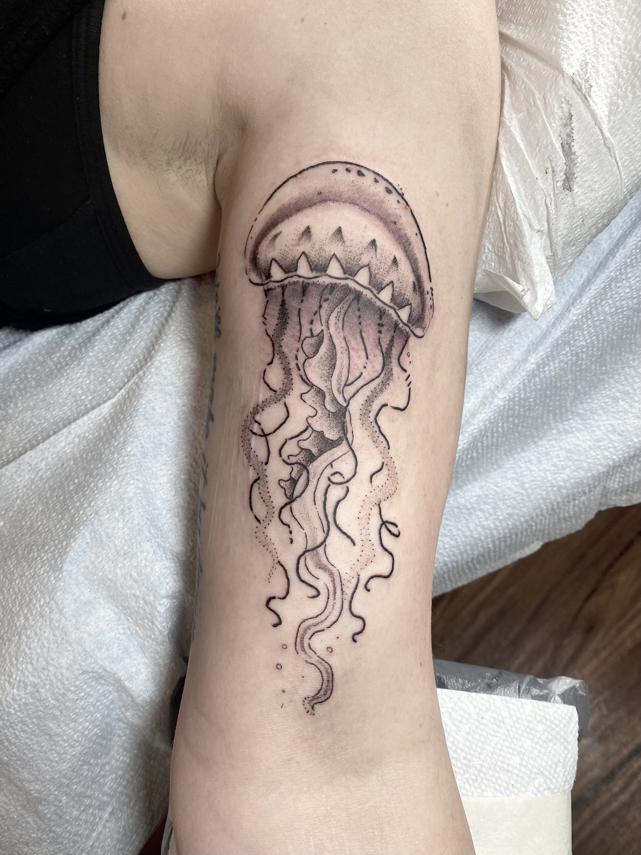 Luisa-Gonzalez-Jellyfish-Tattoo-Great-Wave-Tattoo-Austin-Texas_8497.jpg