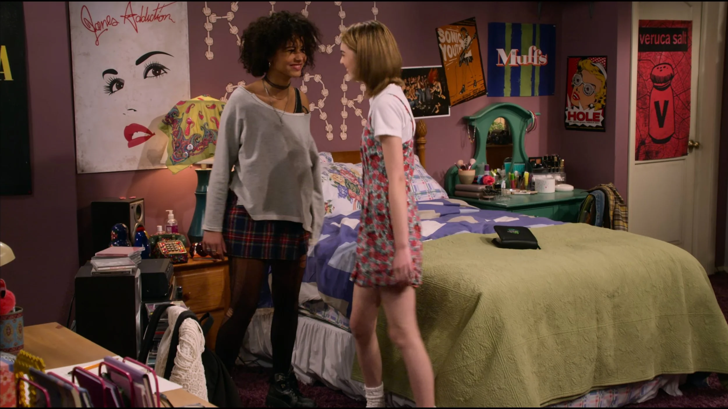 VS--Netflix-That90sShowE1That90sPilot-6’27”.jpg