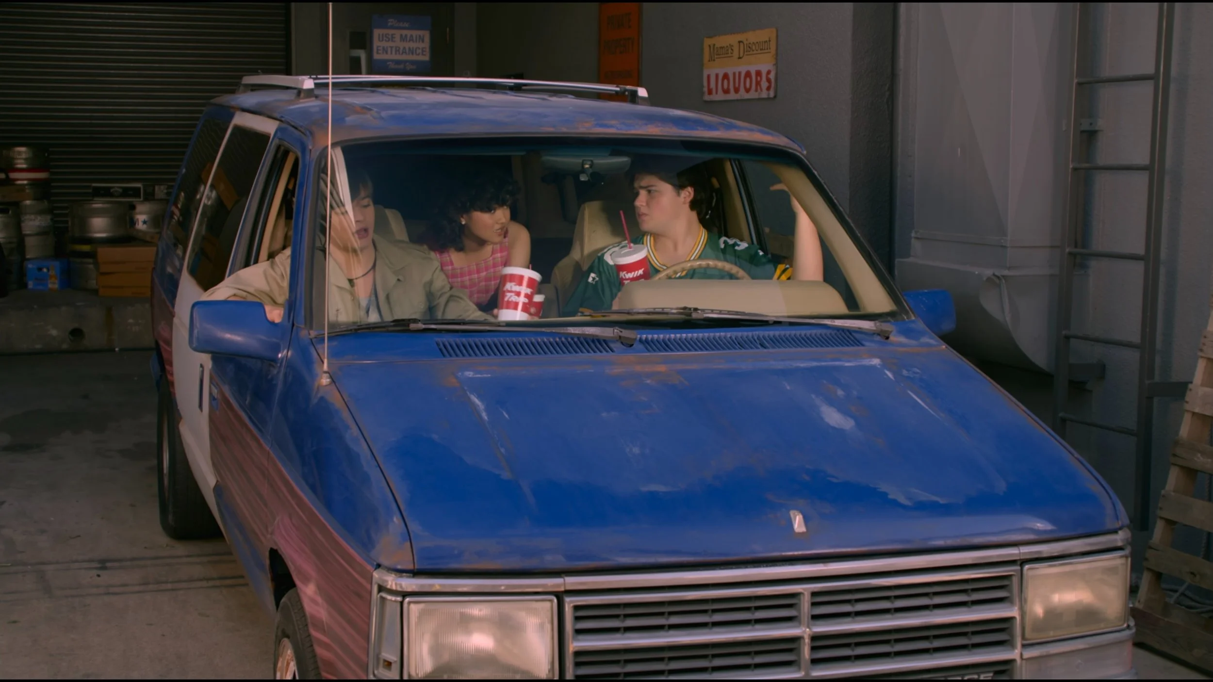 VS--Netflix-That90sShowE1That90sPilot-10’02”.jpg