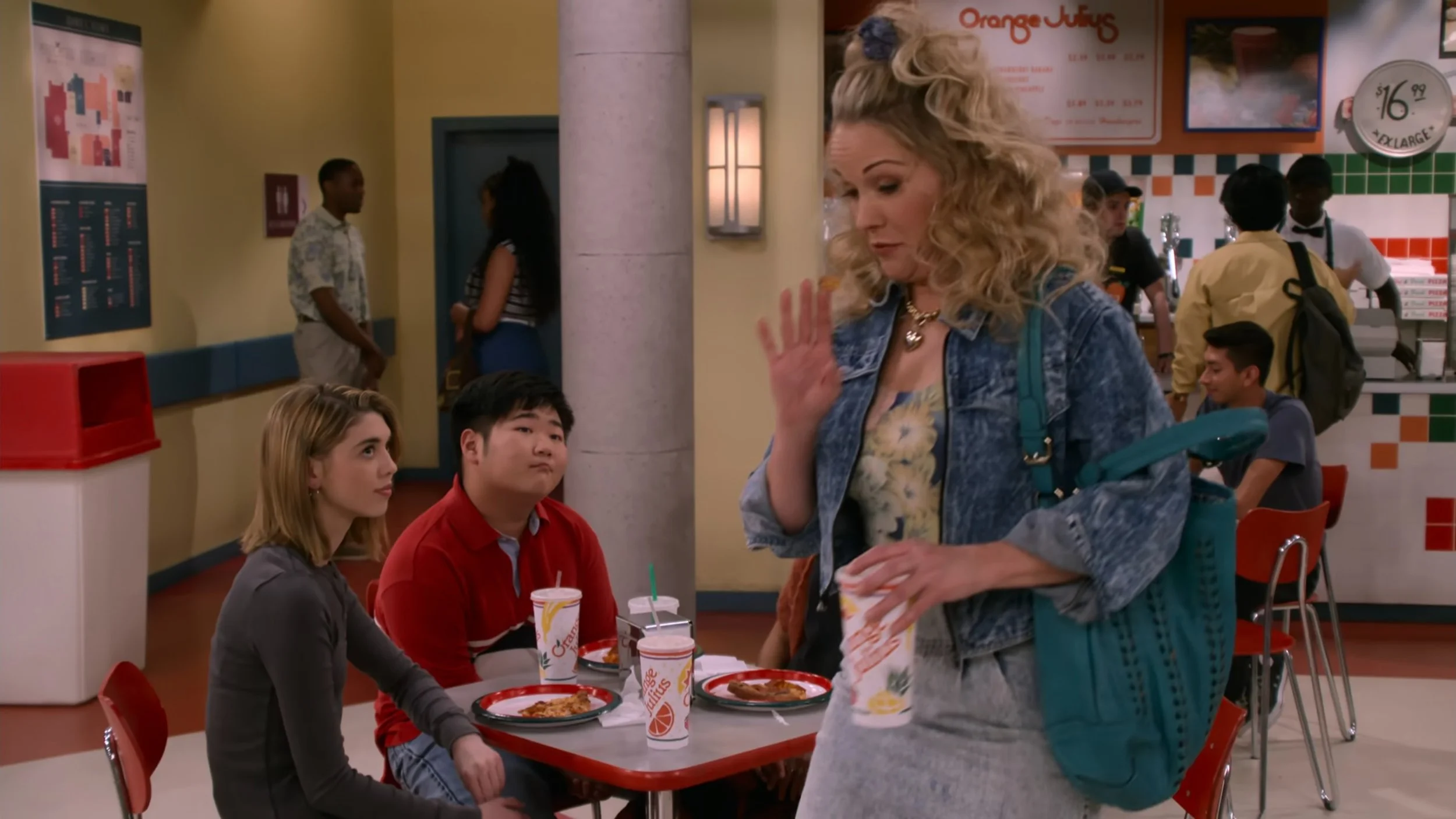 VS--Netflix-That90sShowE3LipSmackers-20’44”.jpg