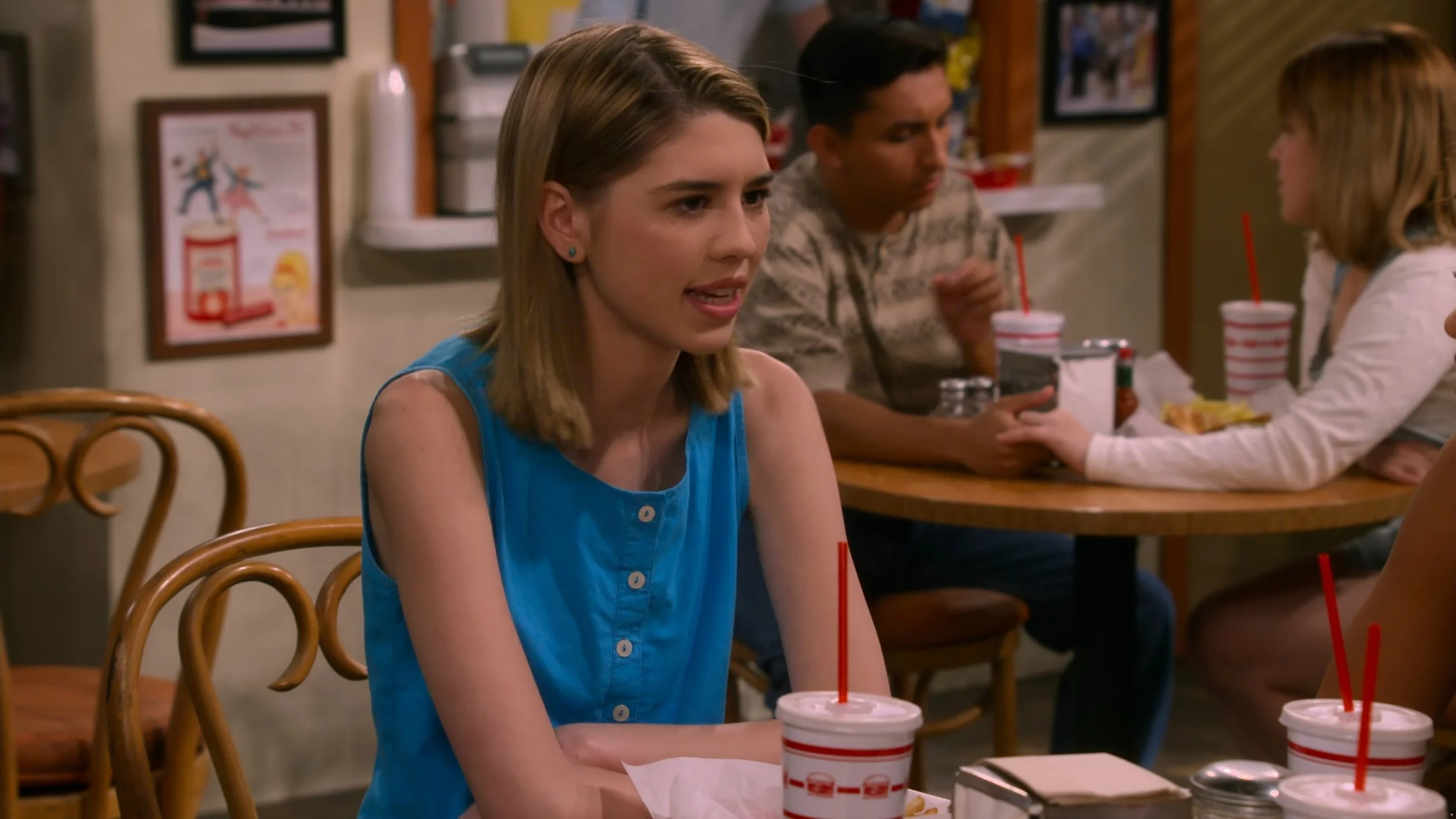 VS--Netflix-That90sShowE6TheBirthdayGirl-5’08”.jpg