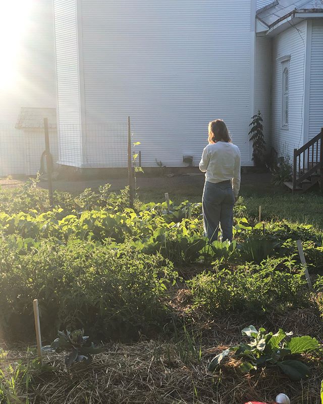 Le jardin p&eacute;dagogique et collectif est pr&ecirc;t pour la rentr&eacute;e des classes! @genevieve_boivin_roussy 📷 @pilouetlepresent