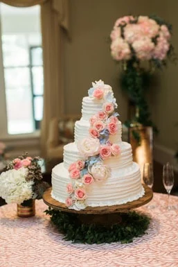 wedding cake with florals.jpg