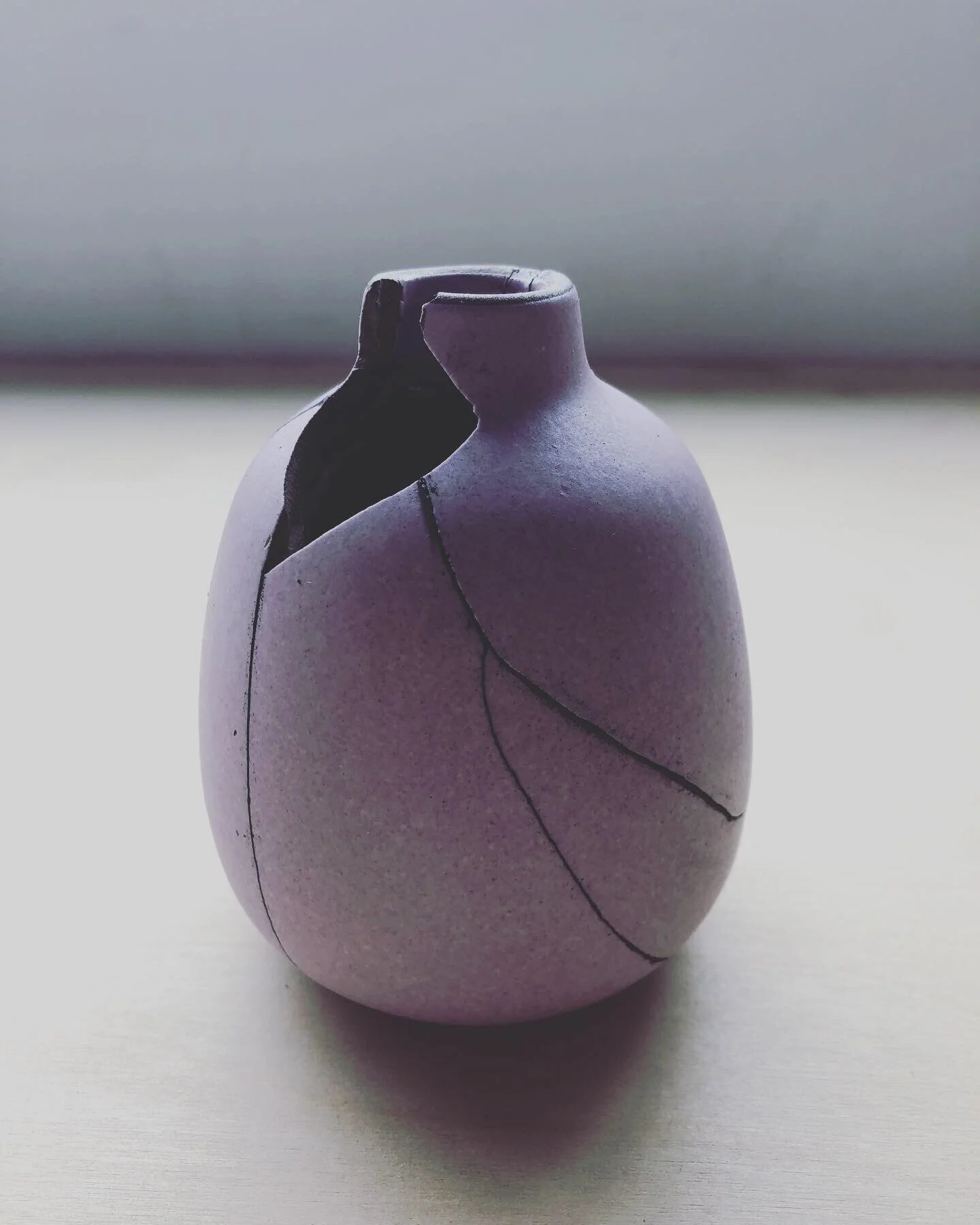 Mid-line lacqueur of a Heath bud vase