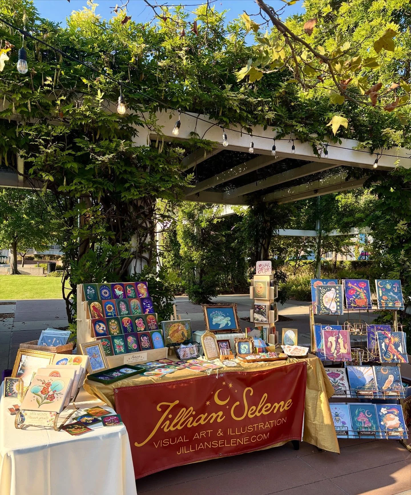It’s Fall Market season! π I have two markets coming up in the next month that I’m excited about- I hope you’re able to join one or both of these events! 
Black Moth Art Market @black.moth THIS SATURDAY! October 11th from 9am-4pm