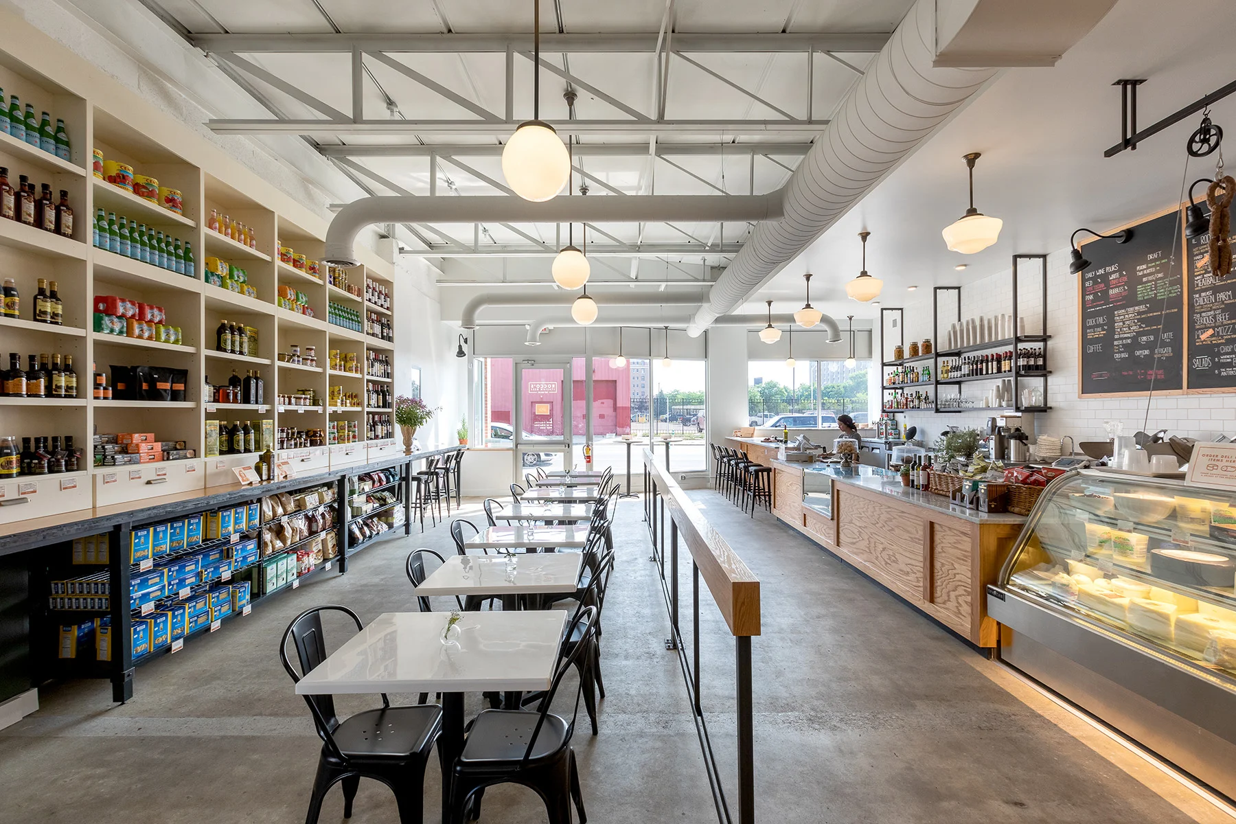 Roccos-inside1.jpg