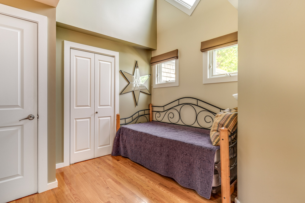 20_Bedroom2.jpg