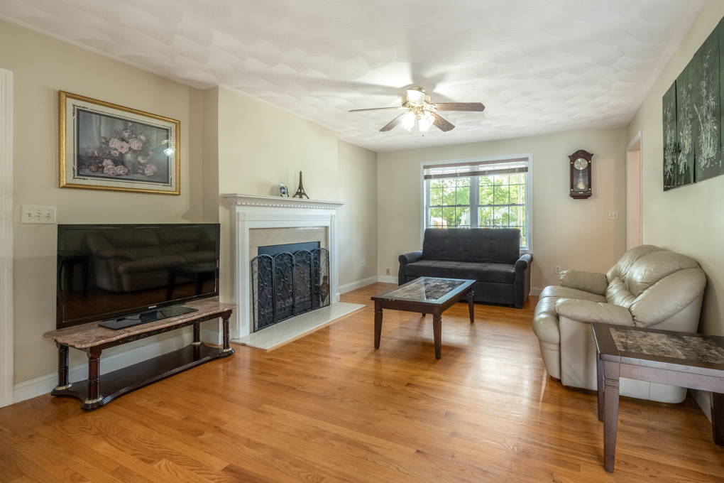 7_Living_Room--3.jpg