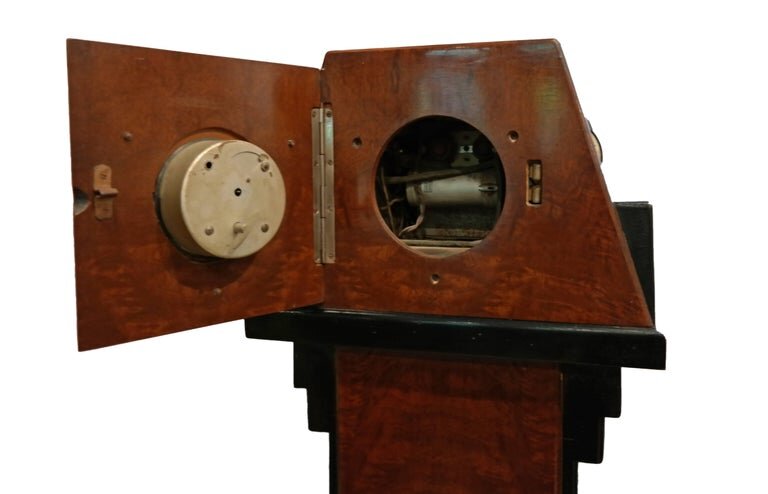 Deco_Clock_Opened_master.jpg