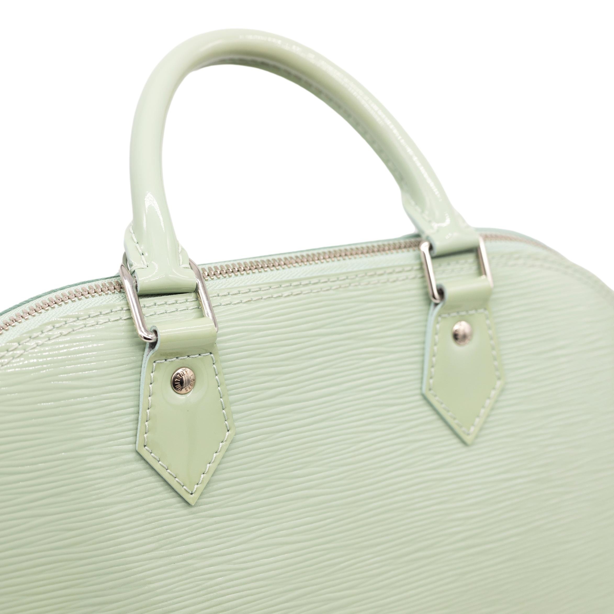 gildedagevintagebags2022-16_clipped_rev_2.jpeg