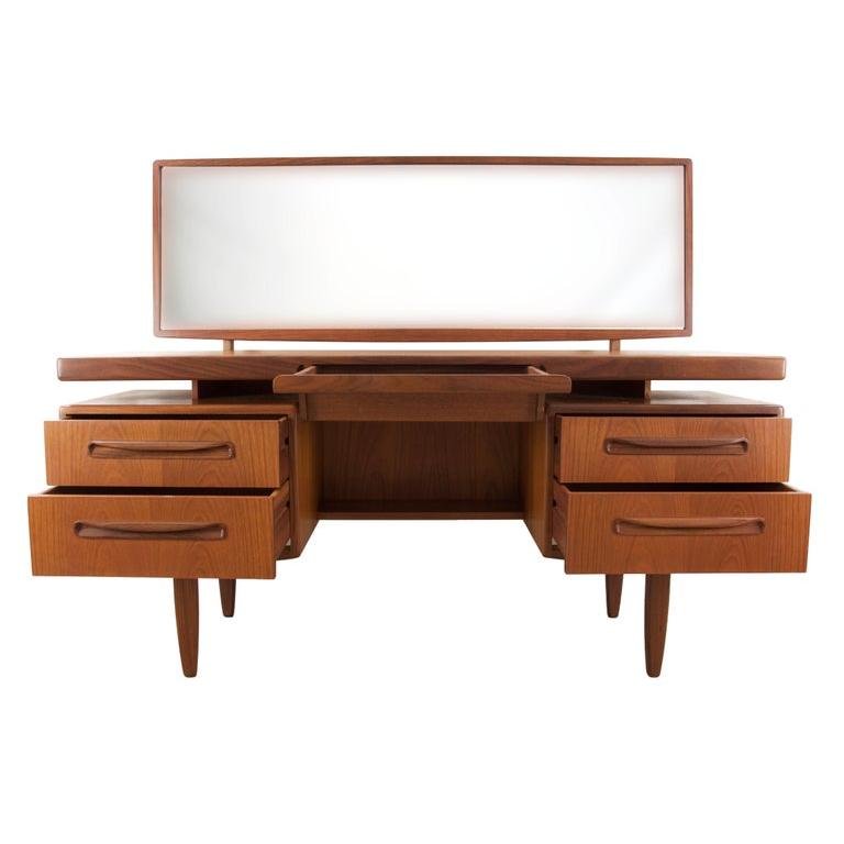 Dressingtable_4_master_clipped_rev_1.jpeg