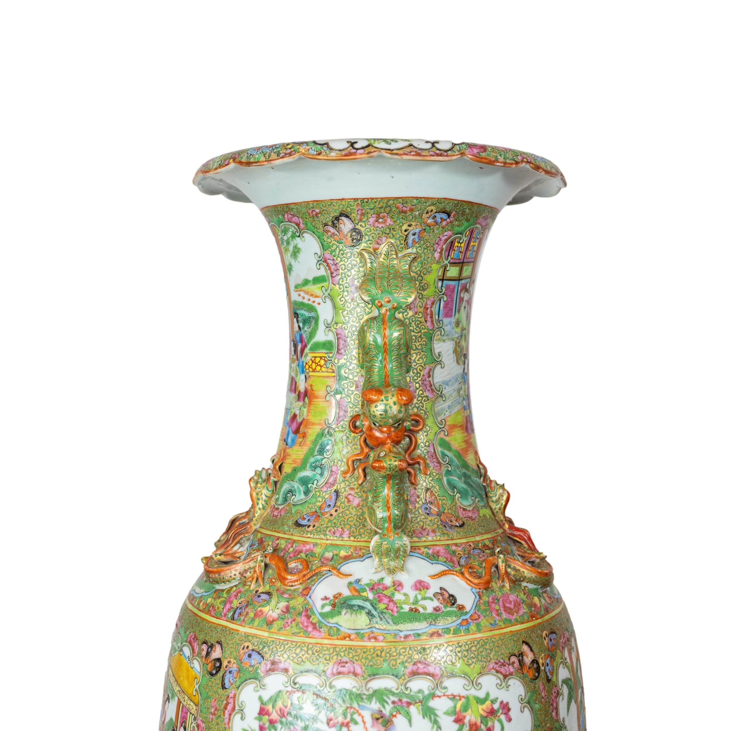 gildedagebeautifulvase-33_clipped_rev_1.jpeg