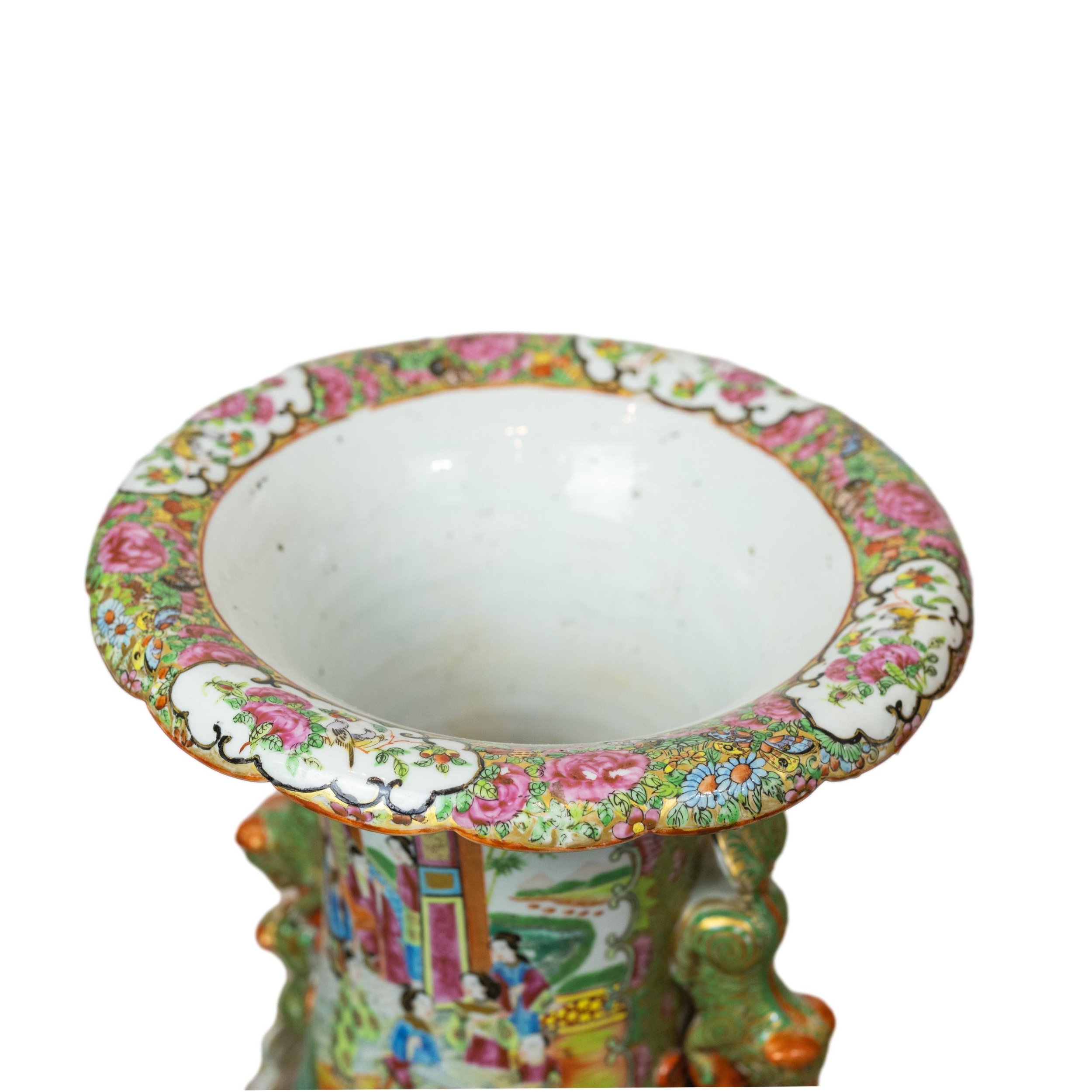 gildedagebeautifulvase-57_clipped_rev_1.jpeg
