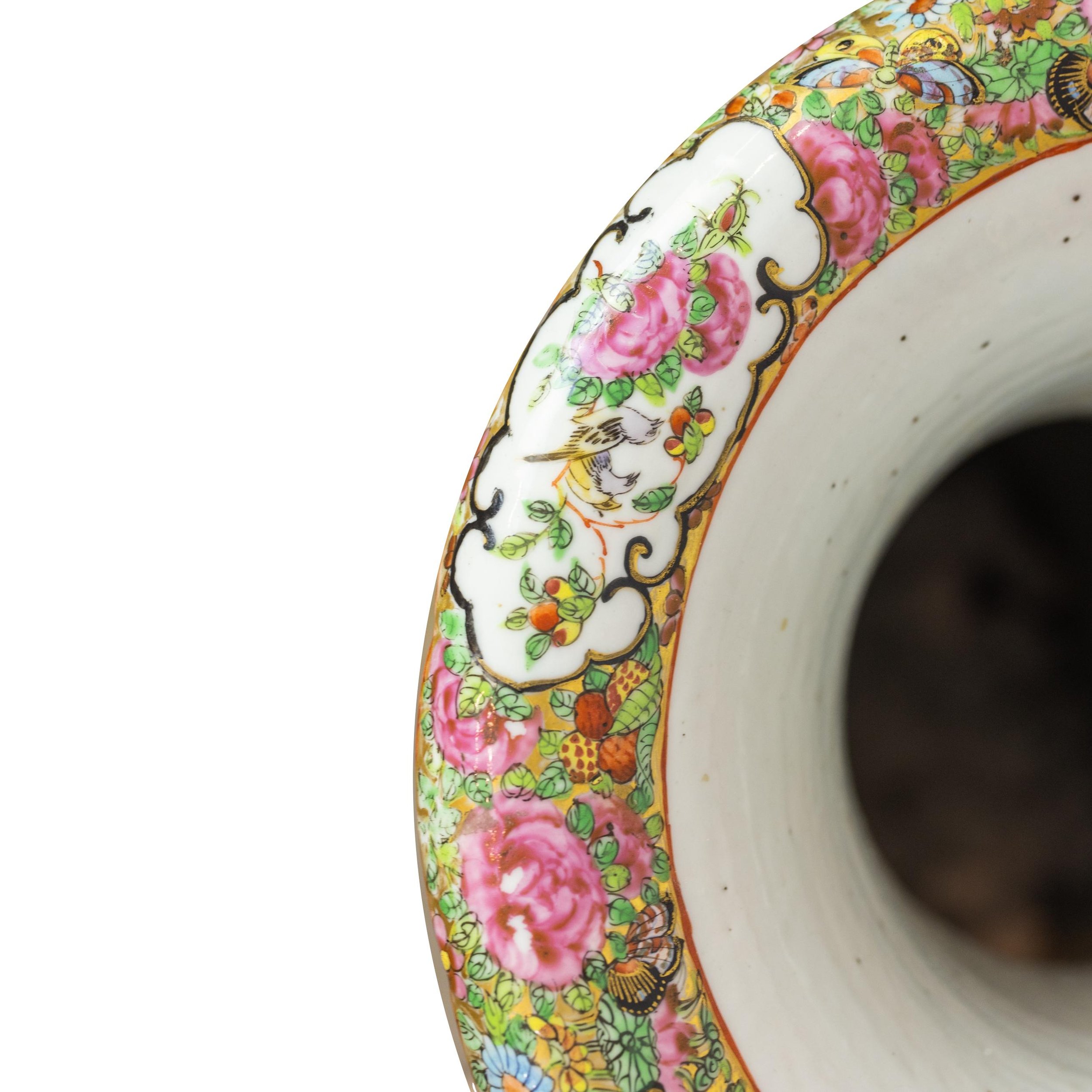 gildedagebeautifulvase-55_clipped_rev_1.jpeg