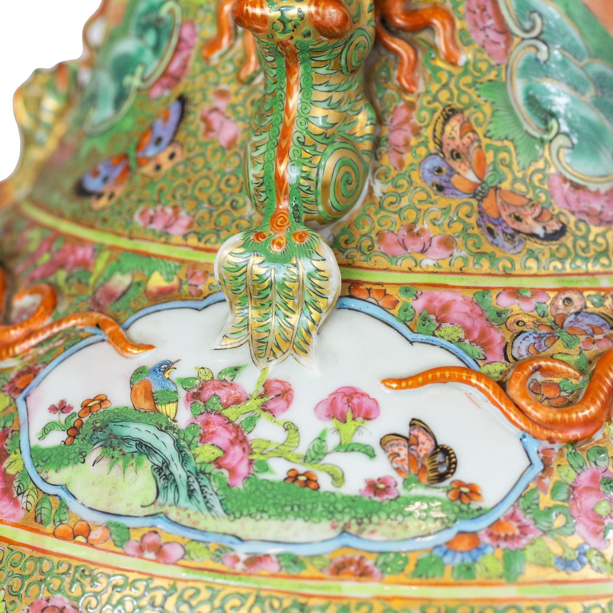 gildedagebeautifulvase-53_clipped_rev_1.jpeg
