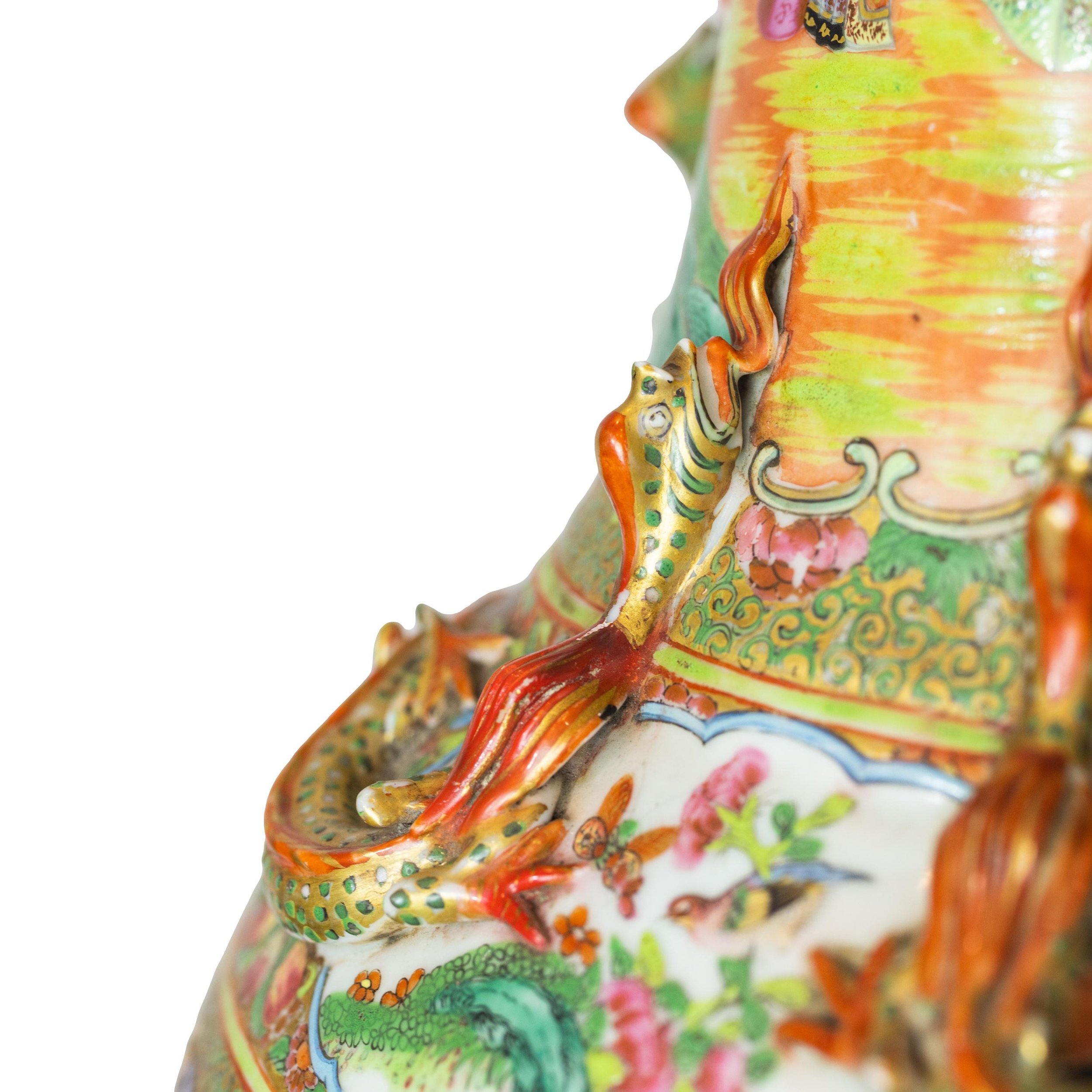 gildedagebeautifulvase-16_clipped_rev_1.jpeg