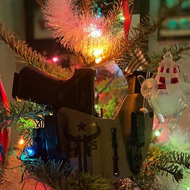 Merry Christmas everyone! I hope everyone is safe.  TRAIN TO LIVE!! .
Save 15% off an @activecarry medkit with code LONESTAR15 .
Save 10% off an @alpha_omega_kydex holster with code LONESTAR10 .
@davis_lonestar @activecarry @alpha_omega_kydex @warrio