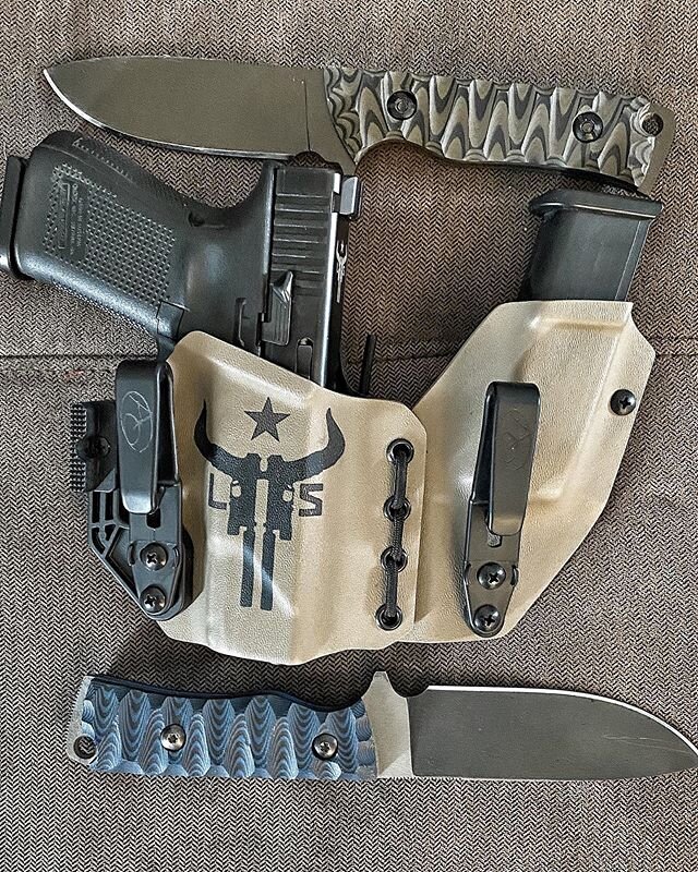 Two scouts and a Glock! Can&rsquo;t beat that!  Thank you @ro_knives for custom making my wife a beautiful blade. Check him out. Also, check out @alpha_omega_kydex for a bad ass holster!! I hope everyone had a great Christmas. TRAIN TO LIVE!! .
Save 