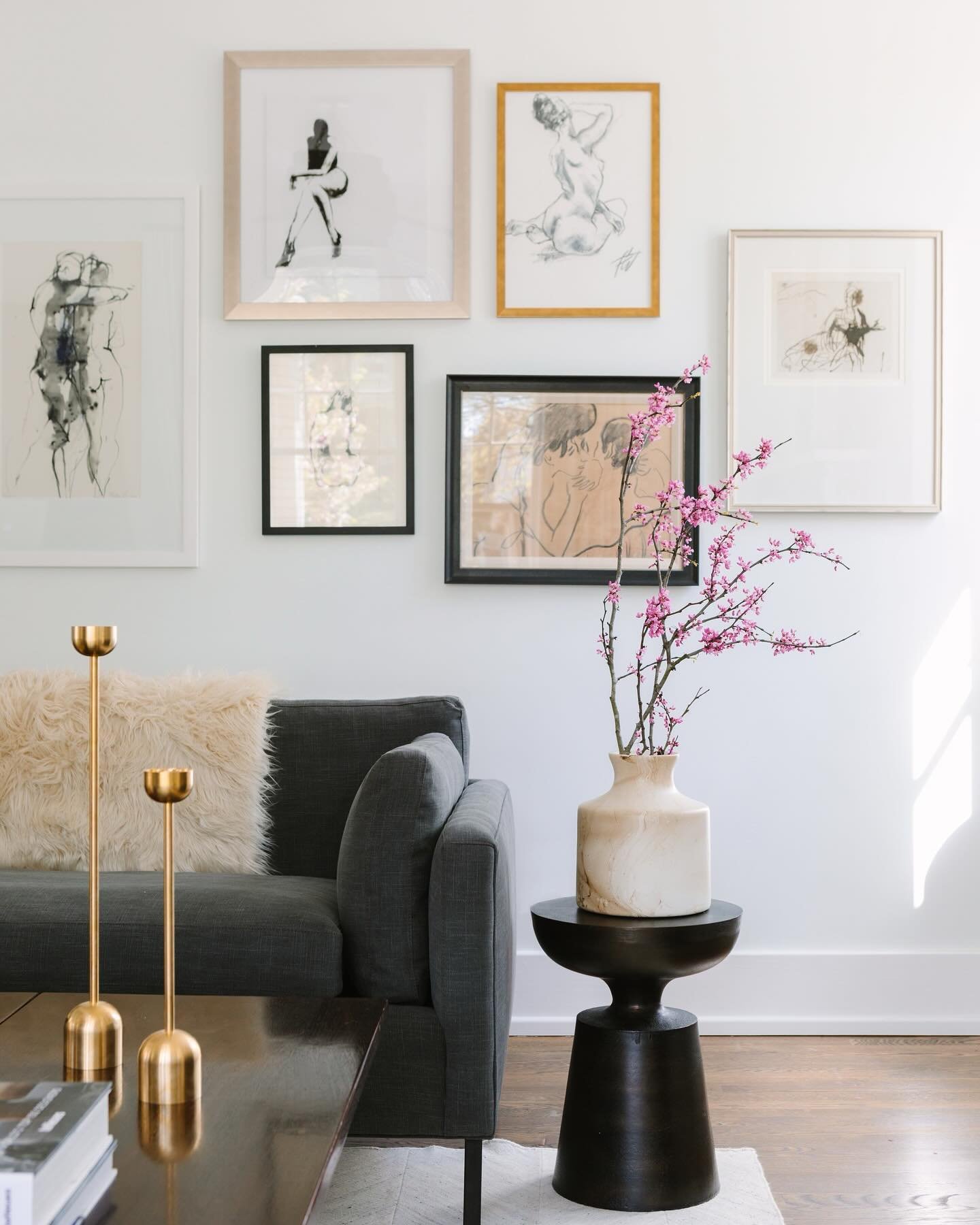 I&rsquo;m a sucker for a gallery wall! Good art is one of my absolute favorite ways to bring character and life to a home! Excited to work with this client again, this time on the other side of the country 🛫
design:: @mitzimaynard 
📷:: @aimeemazzen