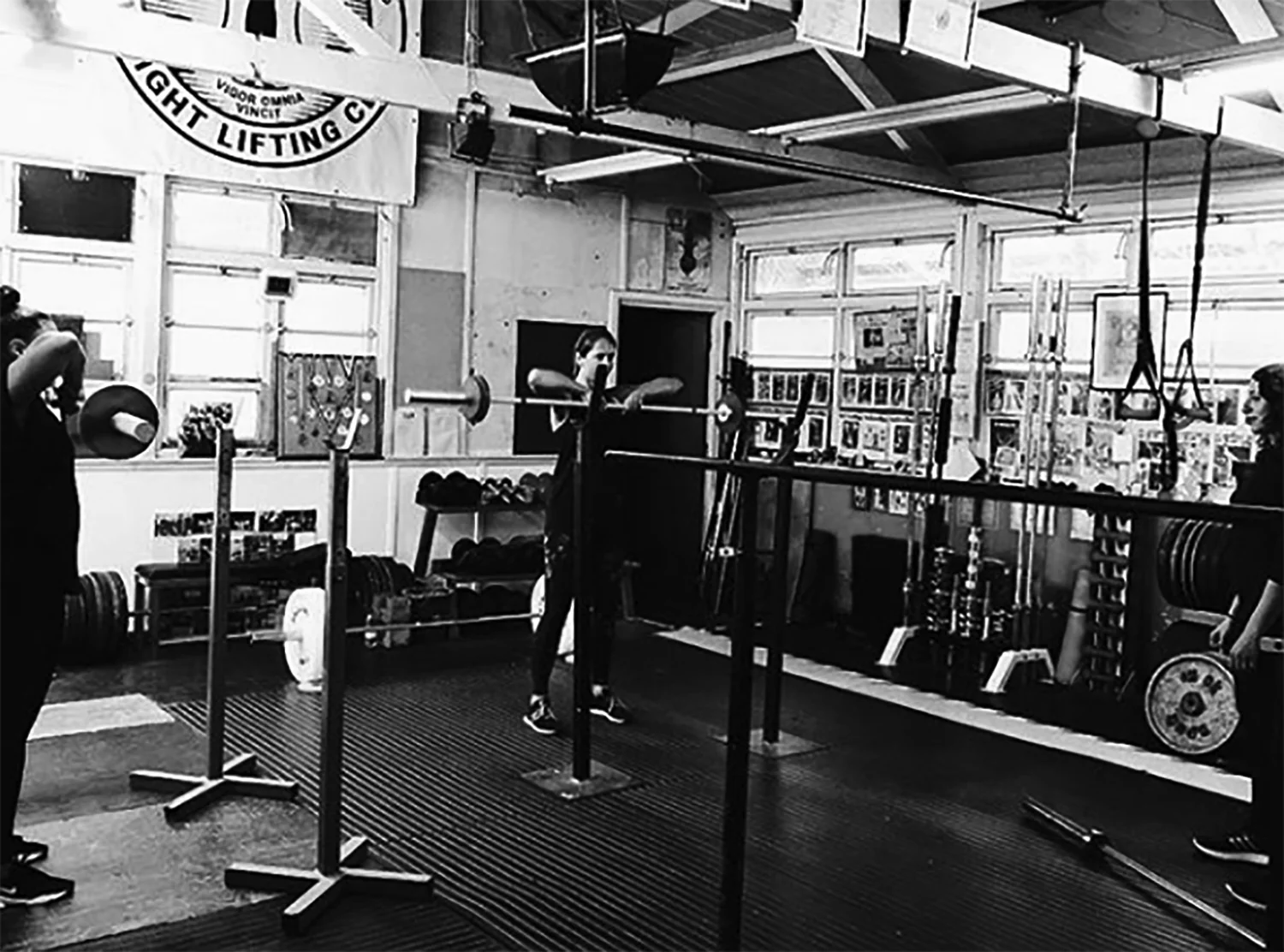 intro-2-barbells-women-only-bw.jpg