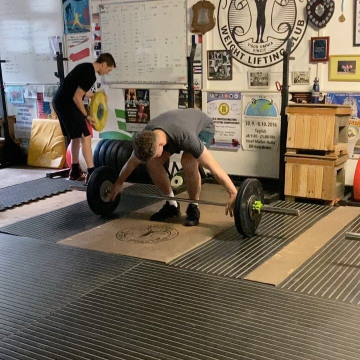 Ryan started in May to train at HWLC and his progress has been constant, showing it again today. 65kg S (5 kg PB) and 88kg C&amp;J (3kg PB) with very good style. Hard work, pays off.
It looks sooo easy 💪🏼🔥👌👍🏻

Coach @amelia_hwc 
Coach Pat
Coach