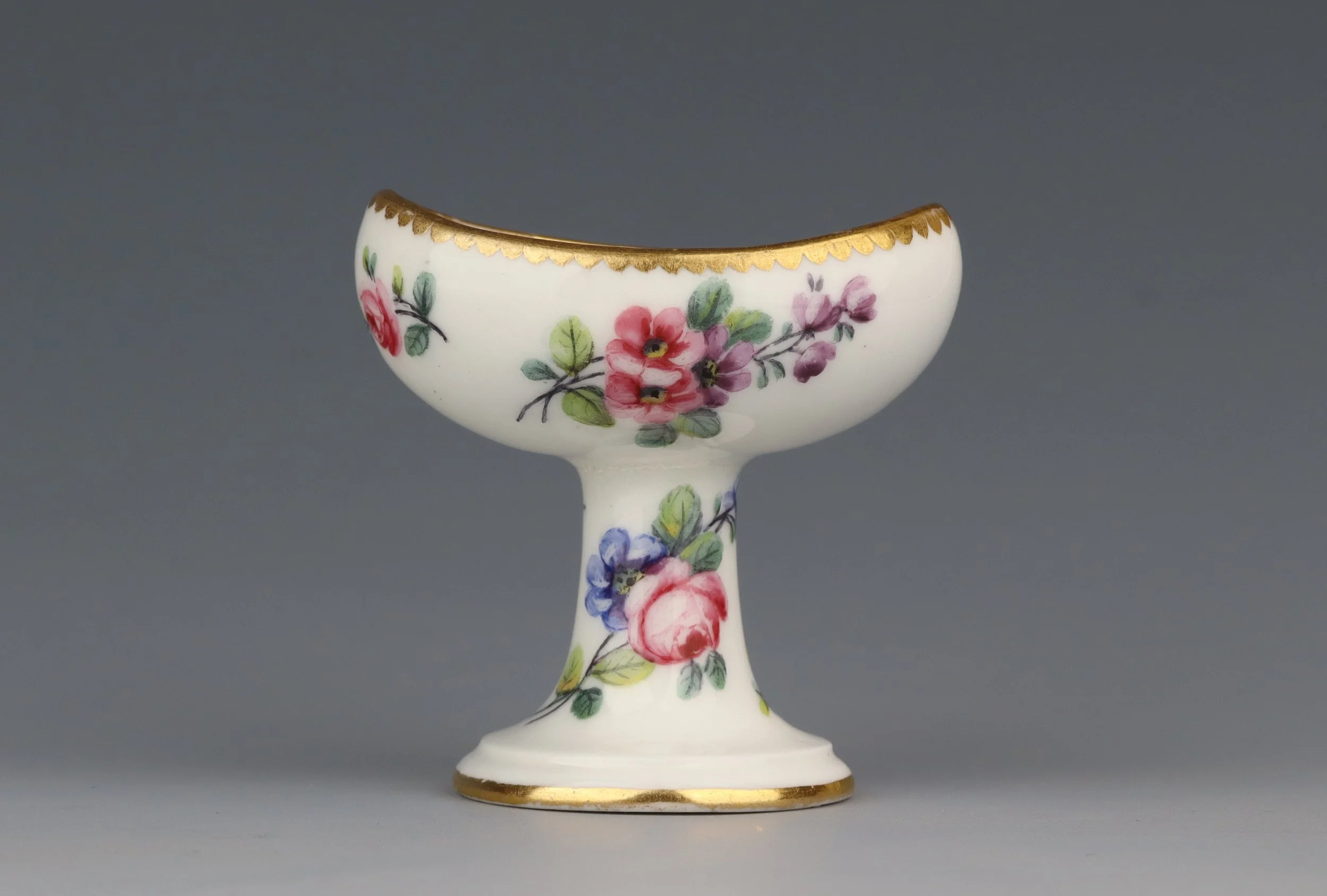 Sèvres baignoire d’yeux à décor de fleurs, 1774