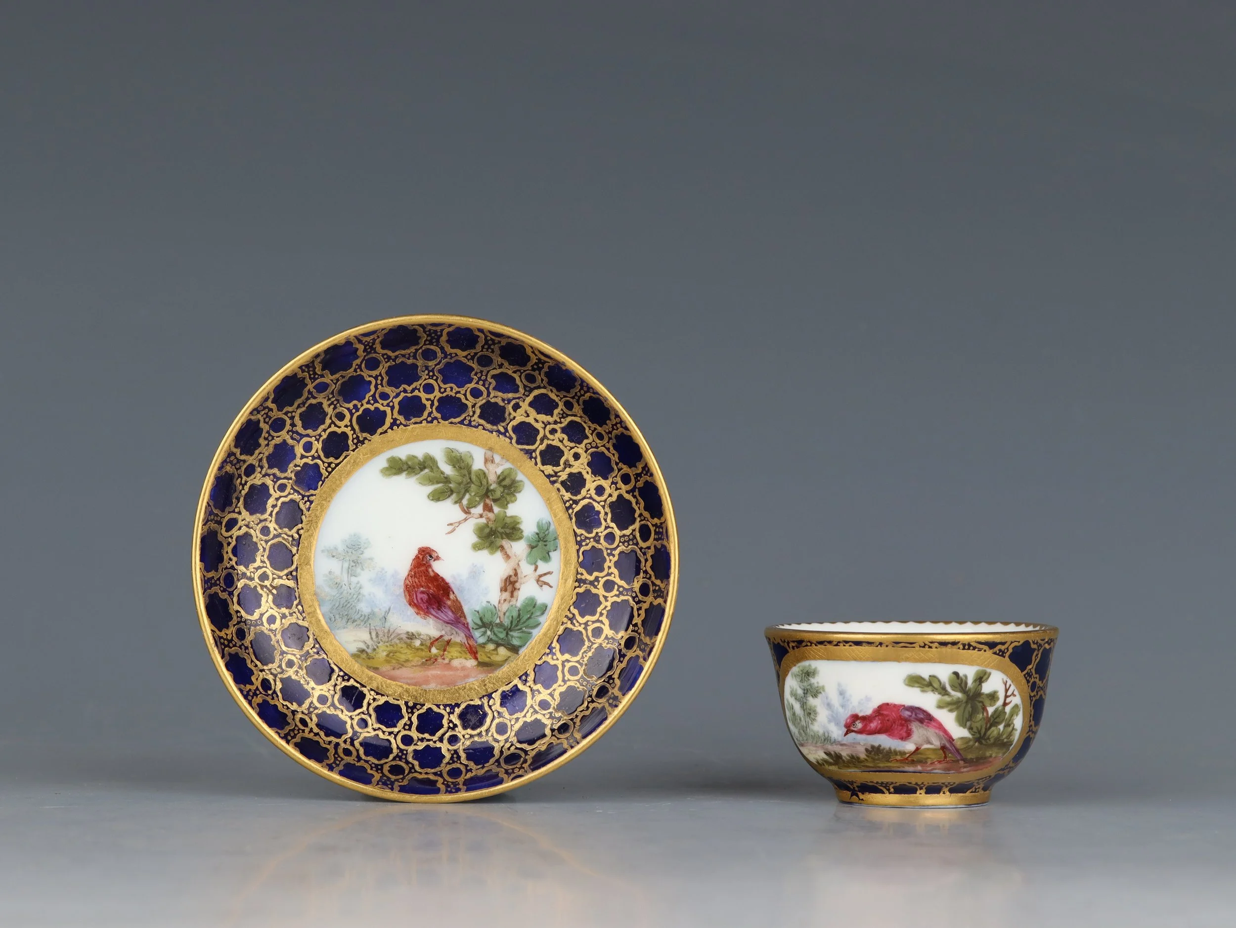 Sèvres tasse et soucoupe fond beau bleu caillouté à décor d’oiseaux par Evans, 1783