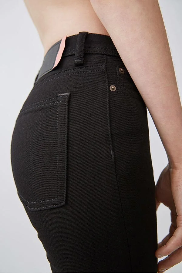 acne-studios-pantalon-noir-2.jpg