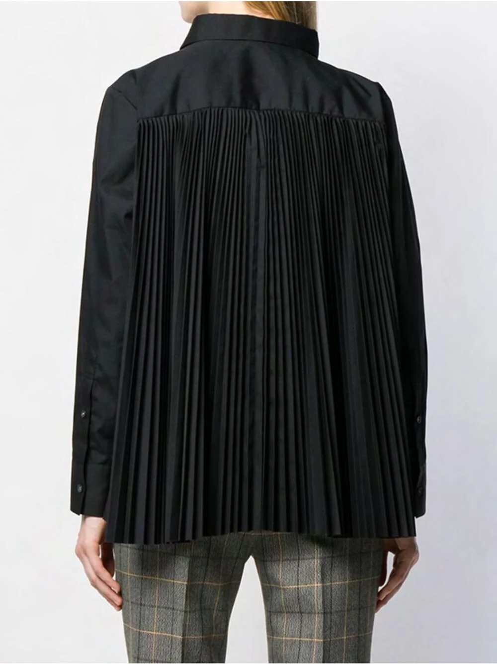 sacai-chemise-noire-2.jpg