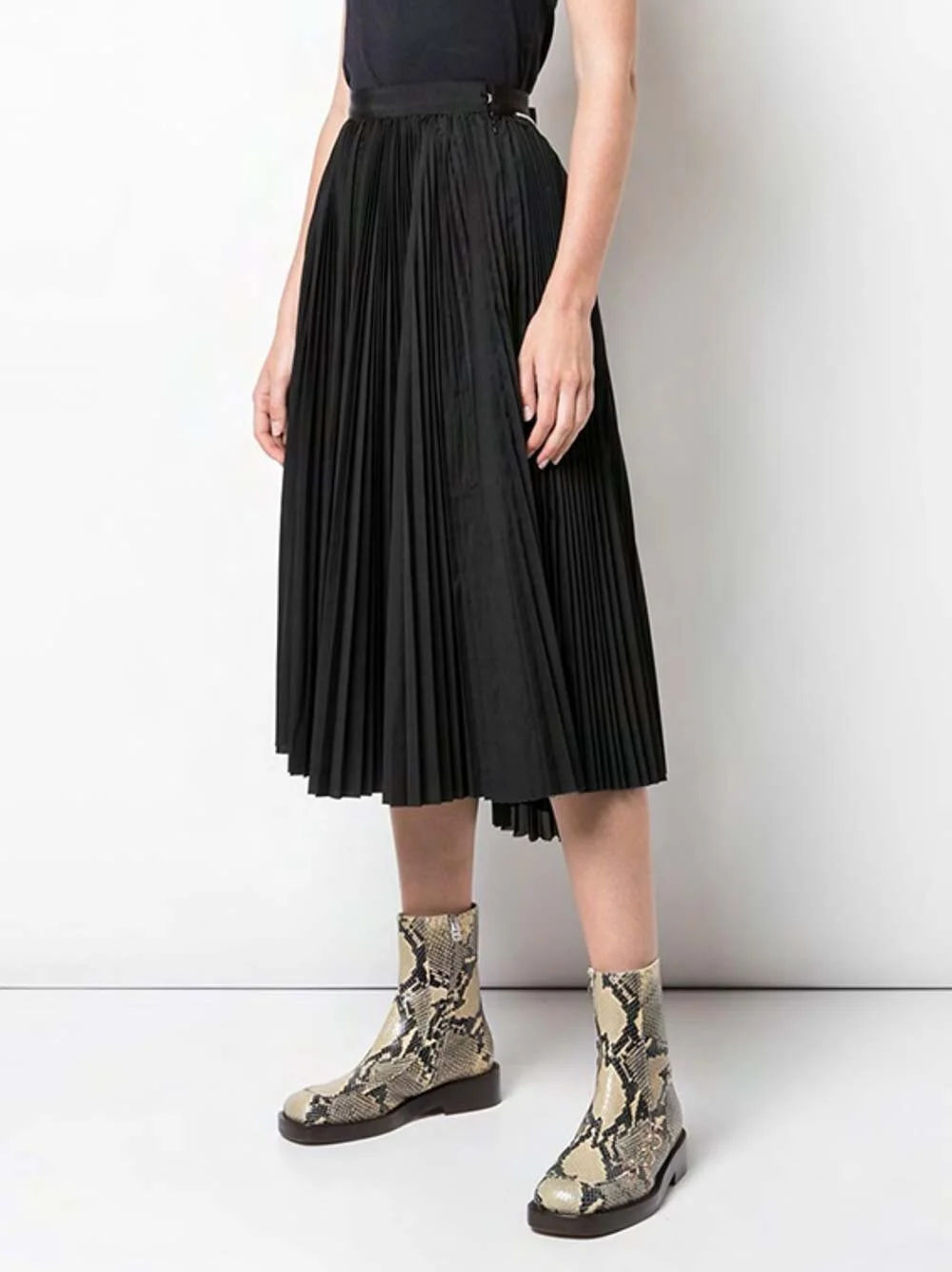 sacai-jupe-noir-1.jpg