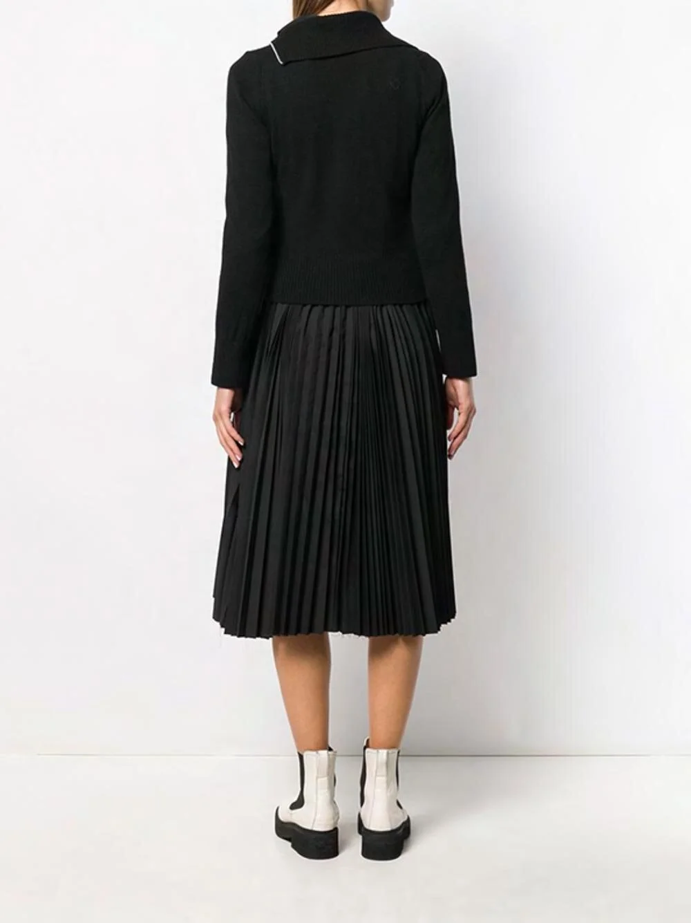 sacai-robe-noire-1.jpg