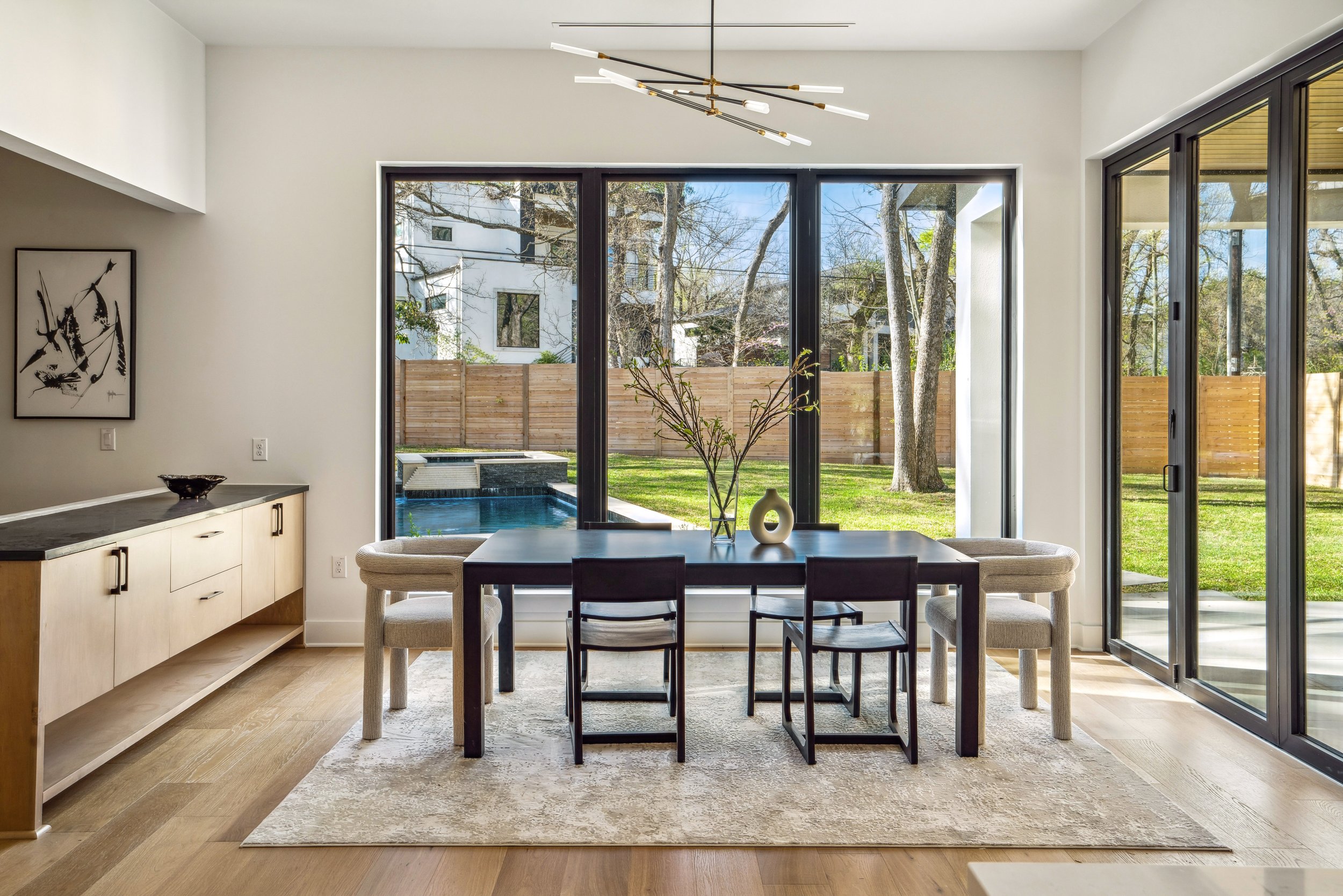 PhotoBy-OnwardGroup-13-3005-Rae-Dell-Ave-(PHOTO-EDITING)-Austin-TX-78704-WindowStill-LPG-20.jpg