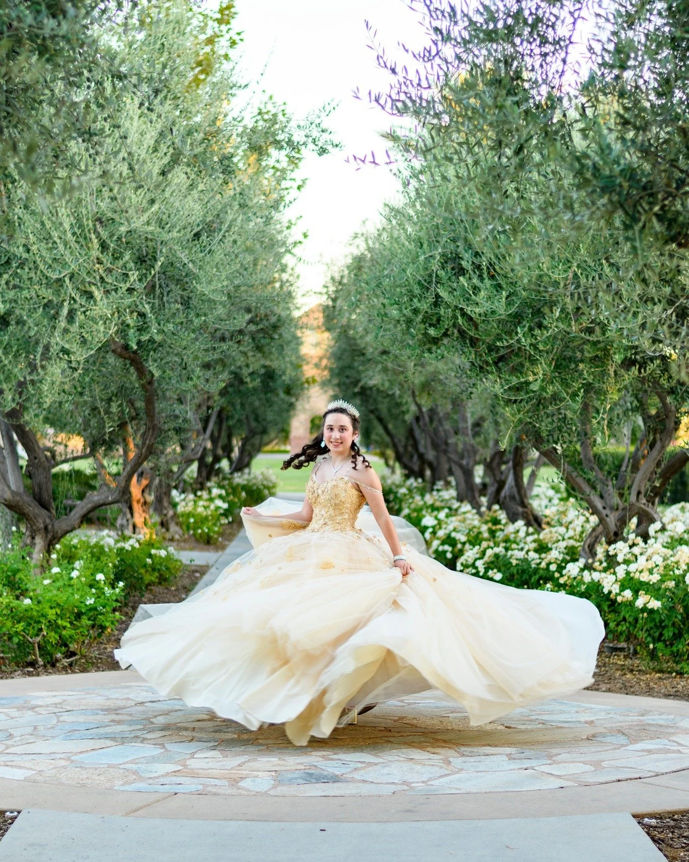 Call now to book you're Quincea&ntilde;era : 5599777148
Photography - Team Ro Productions
Lights - Naterual light / simple reflector
Lens  sigma 105 mm.  @sigmacine 
 #workmakeswork #teamroproductions #funwithyourfriend